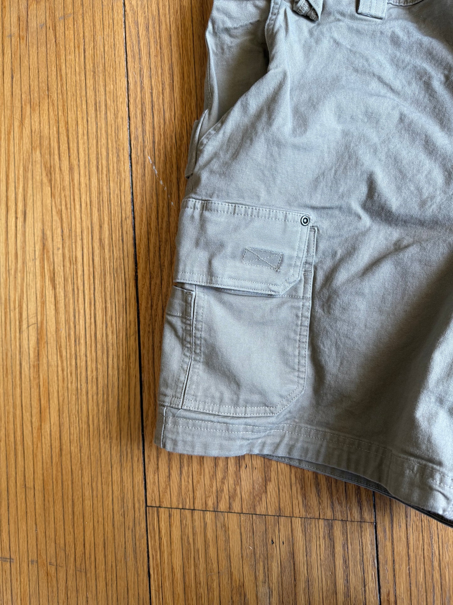 Vintage Duluth Trading Company Tan Cargo Shorts- 36