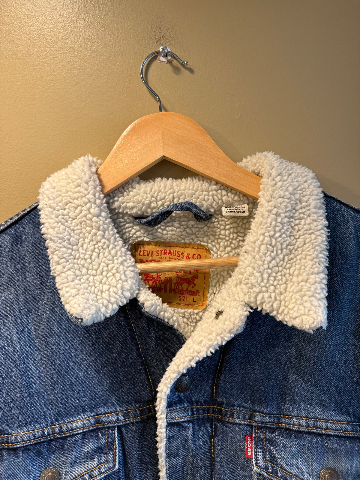Vintage Levi’s Sherpa Lined Trucker Jacket- L