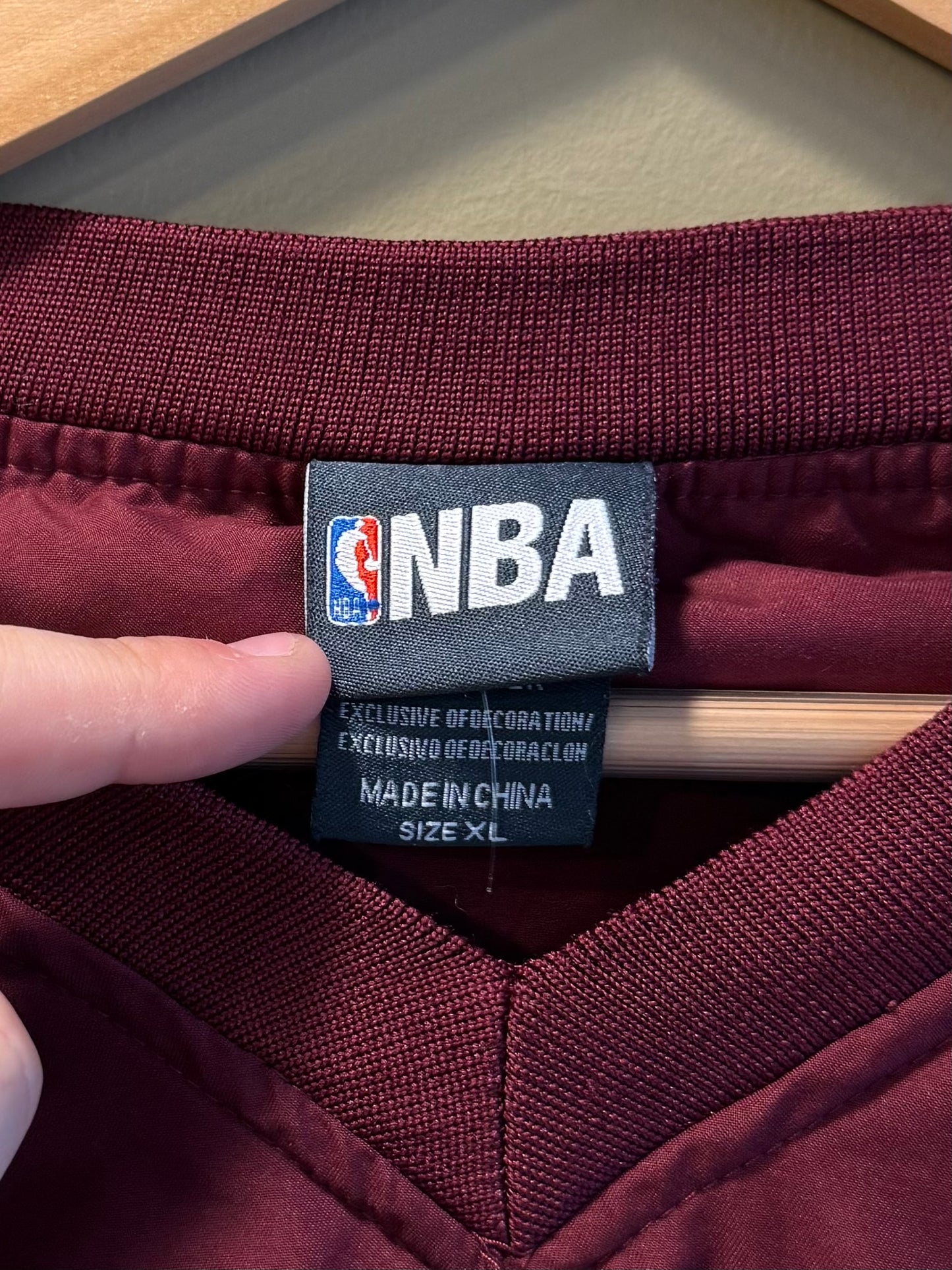Vintage Cleveland Cavaliers NBA Red Crewneck Windbreaker- XL/XXL