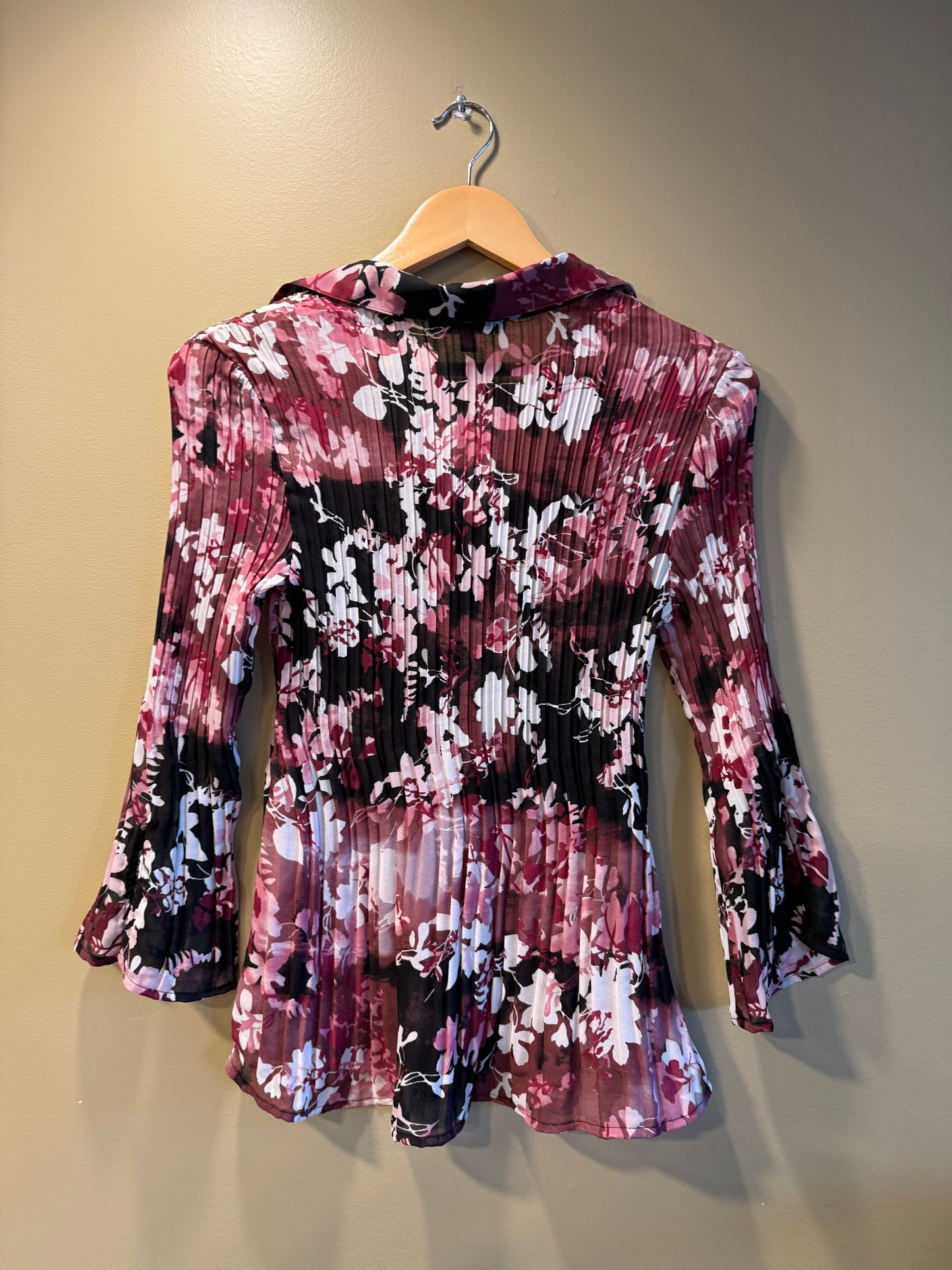 Vintage Quintessential Floral Button-Up Shirt- M