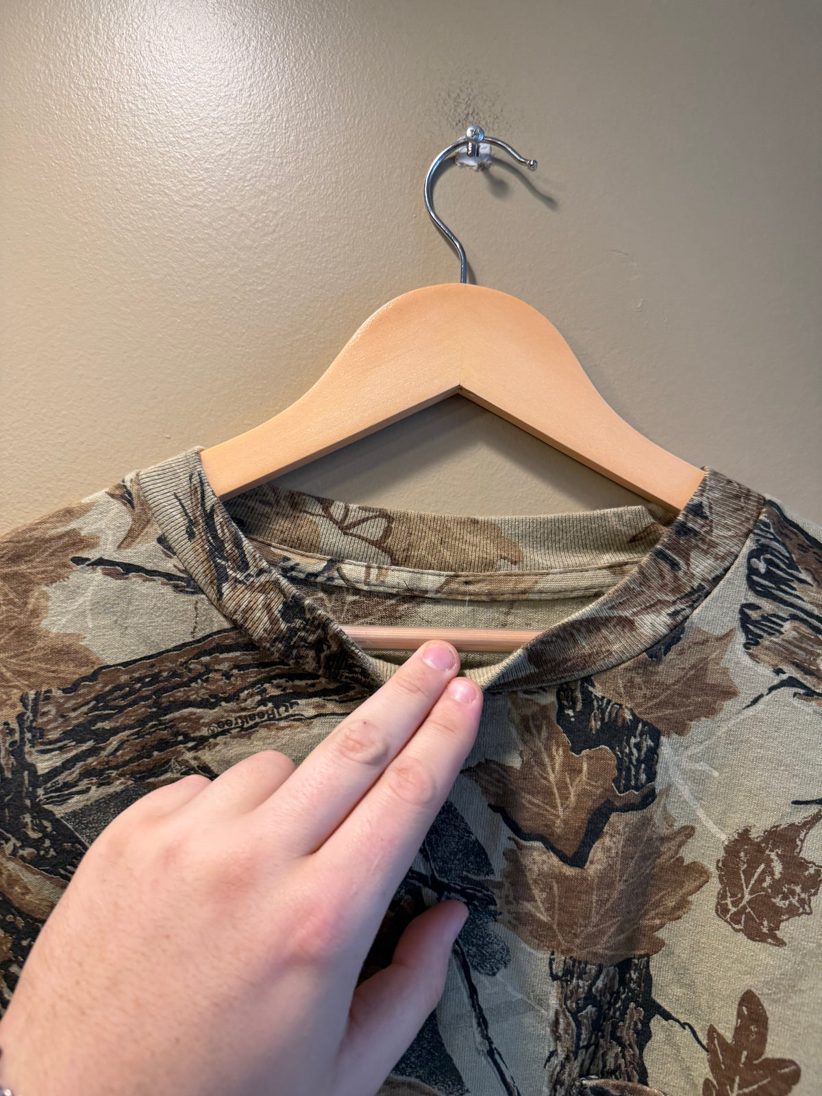 Vintage RealTree Camo Long-Sleeve Pocket T-Shirt- XL
