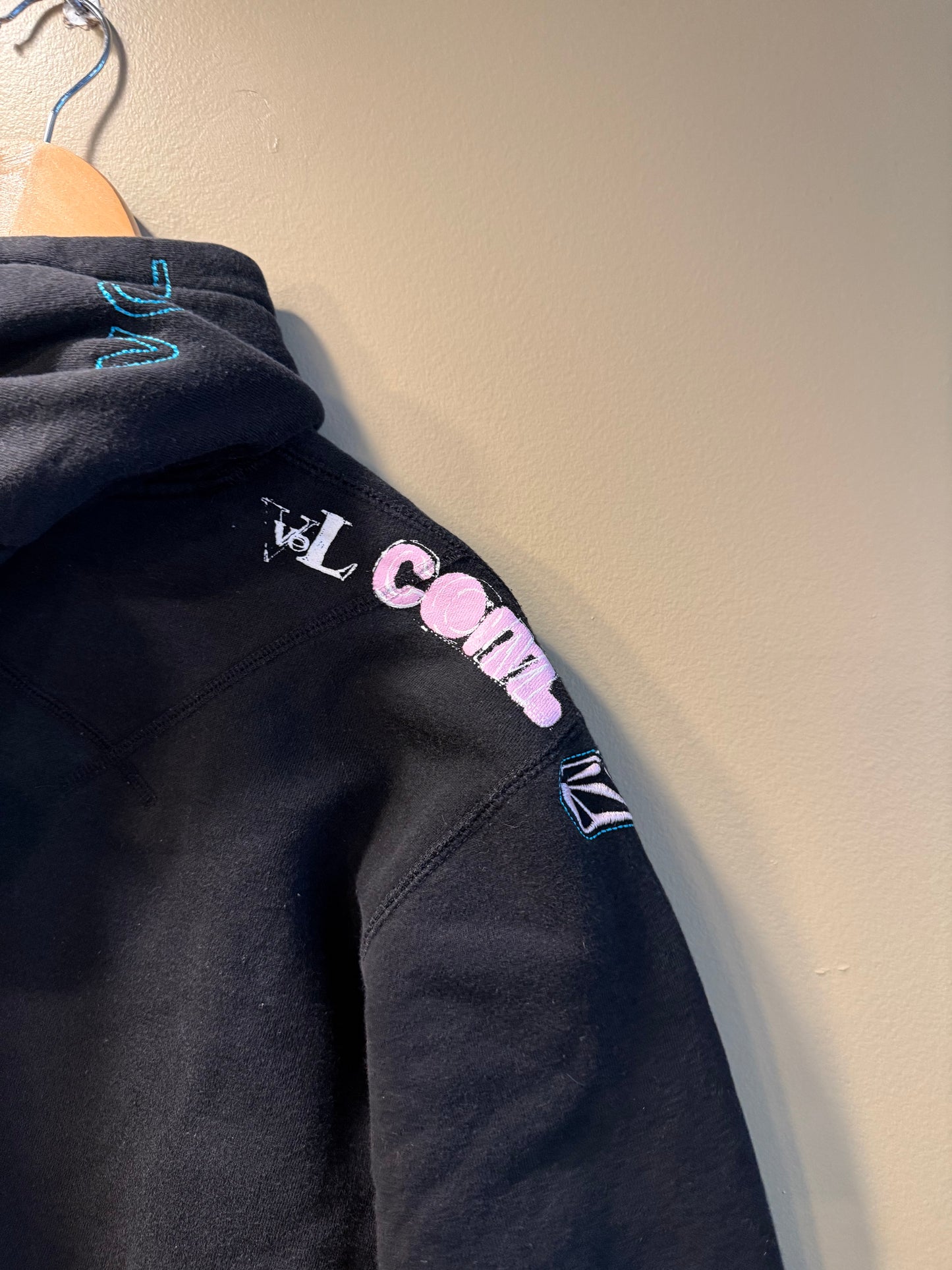 Vintage Volcom Pink & Blue Embroidered Hoodie Sweatshirt- M