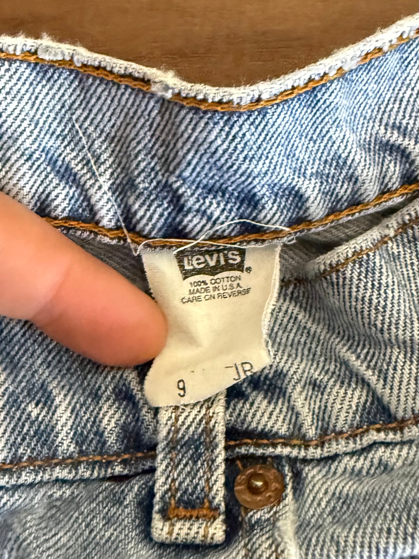 Vintage Levi’s Women’s Denim Jean Shorts- 27