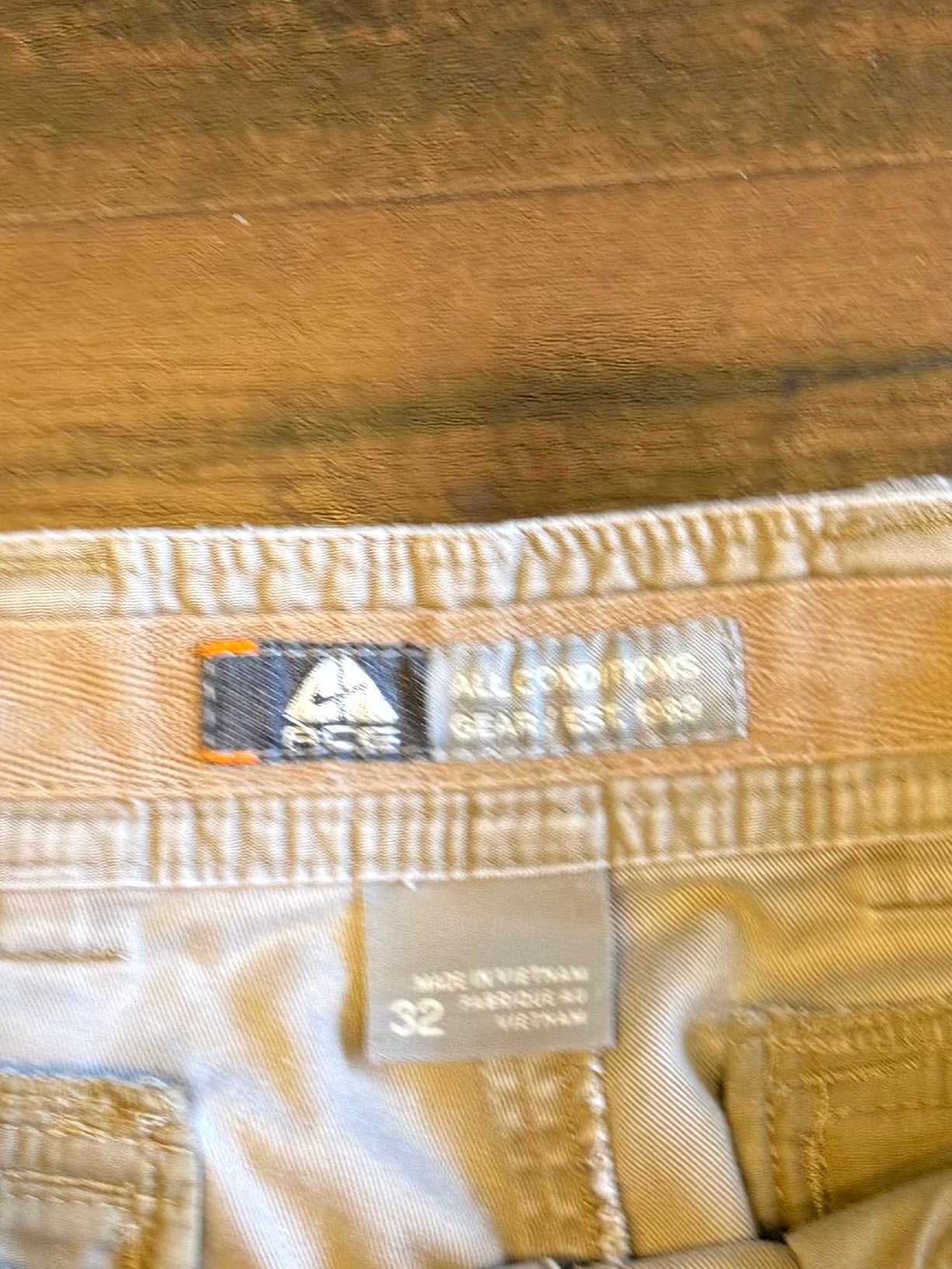 Vintage Nike ACG Crème Cargo Shorts- 32