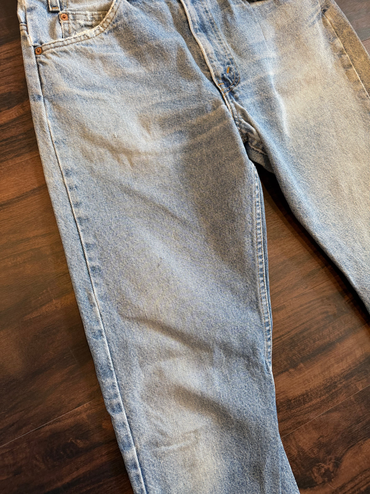 Vintage Levi’s 505 Light Wash Denim Jeans- 31x33