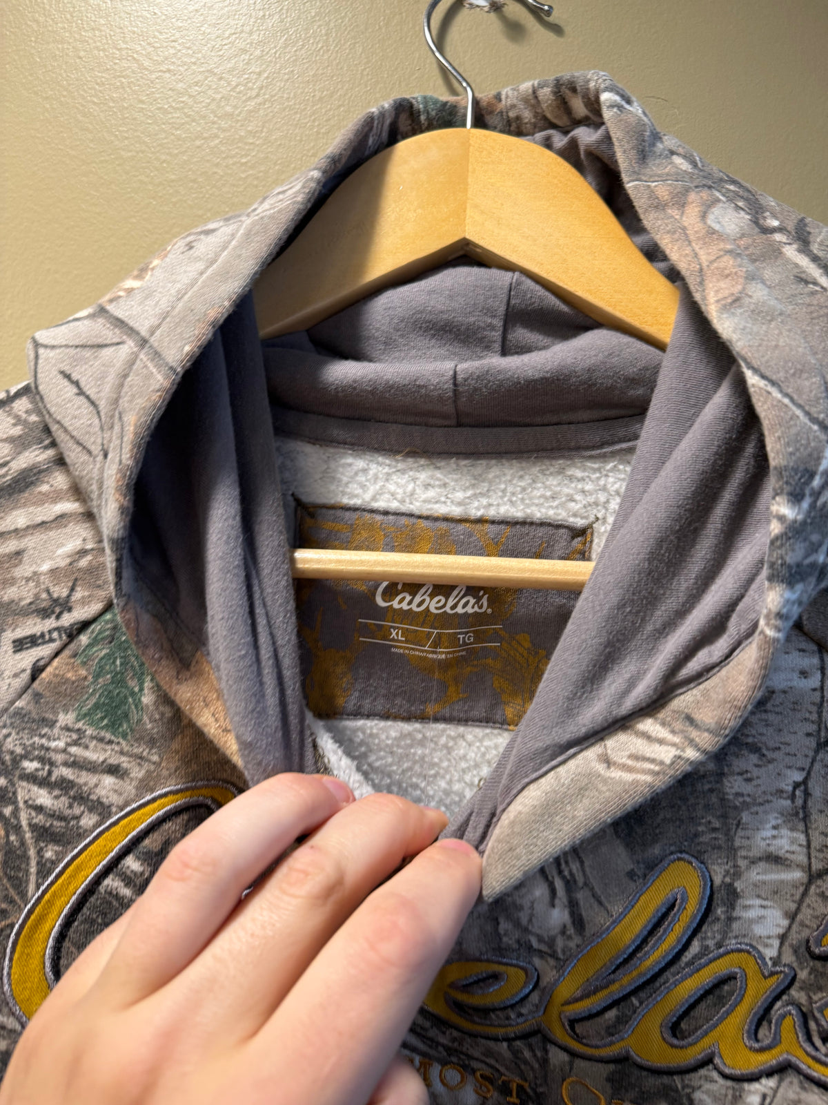 Vintage Cabela’s Yellow Spellout Tree Camo Hoodie Sweatshirt- S/M