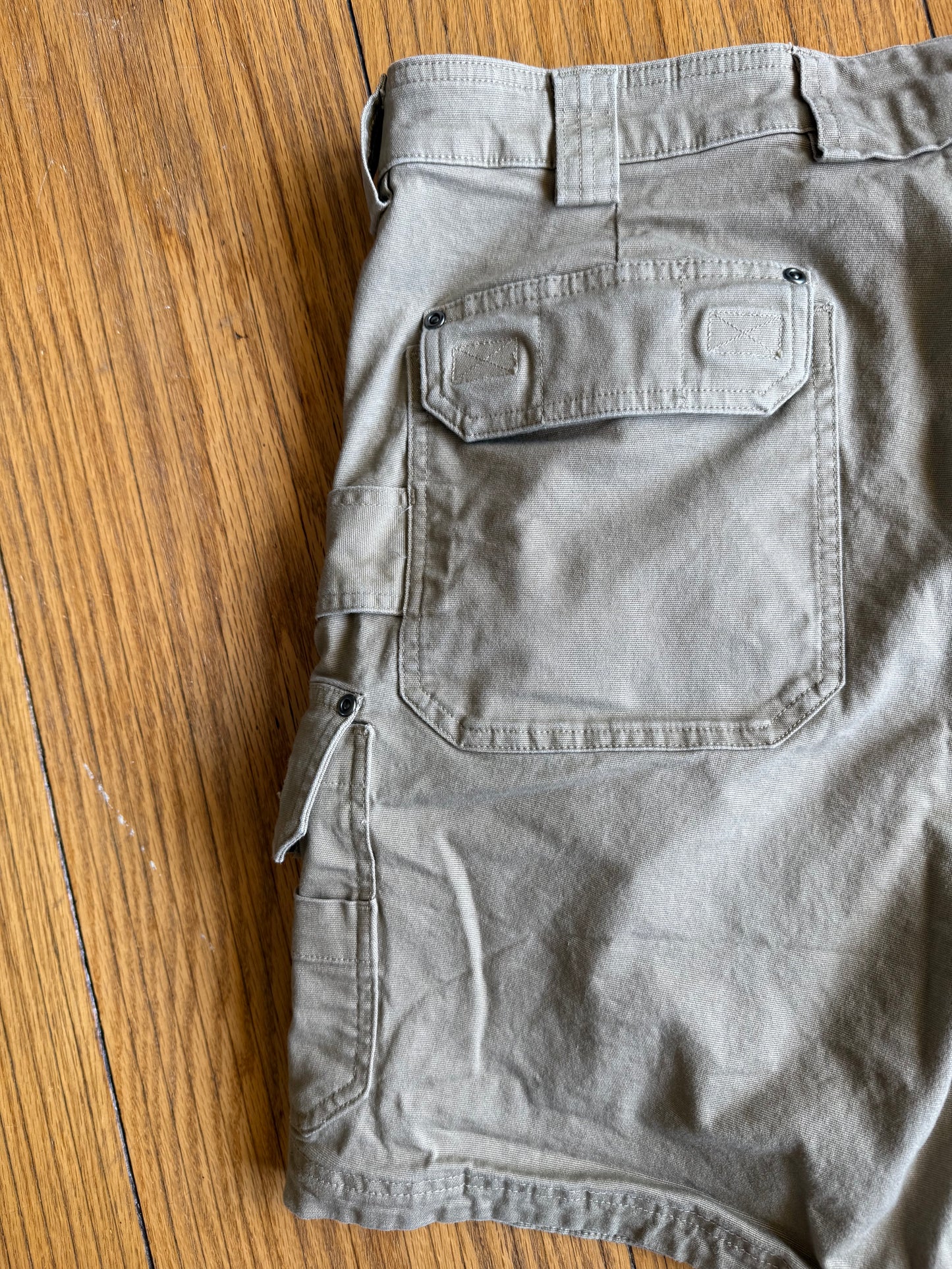 Vintage Duluth Trading Company Tan Cargo Shorts- 36