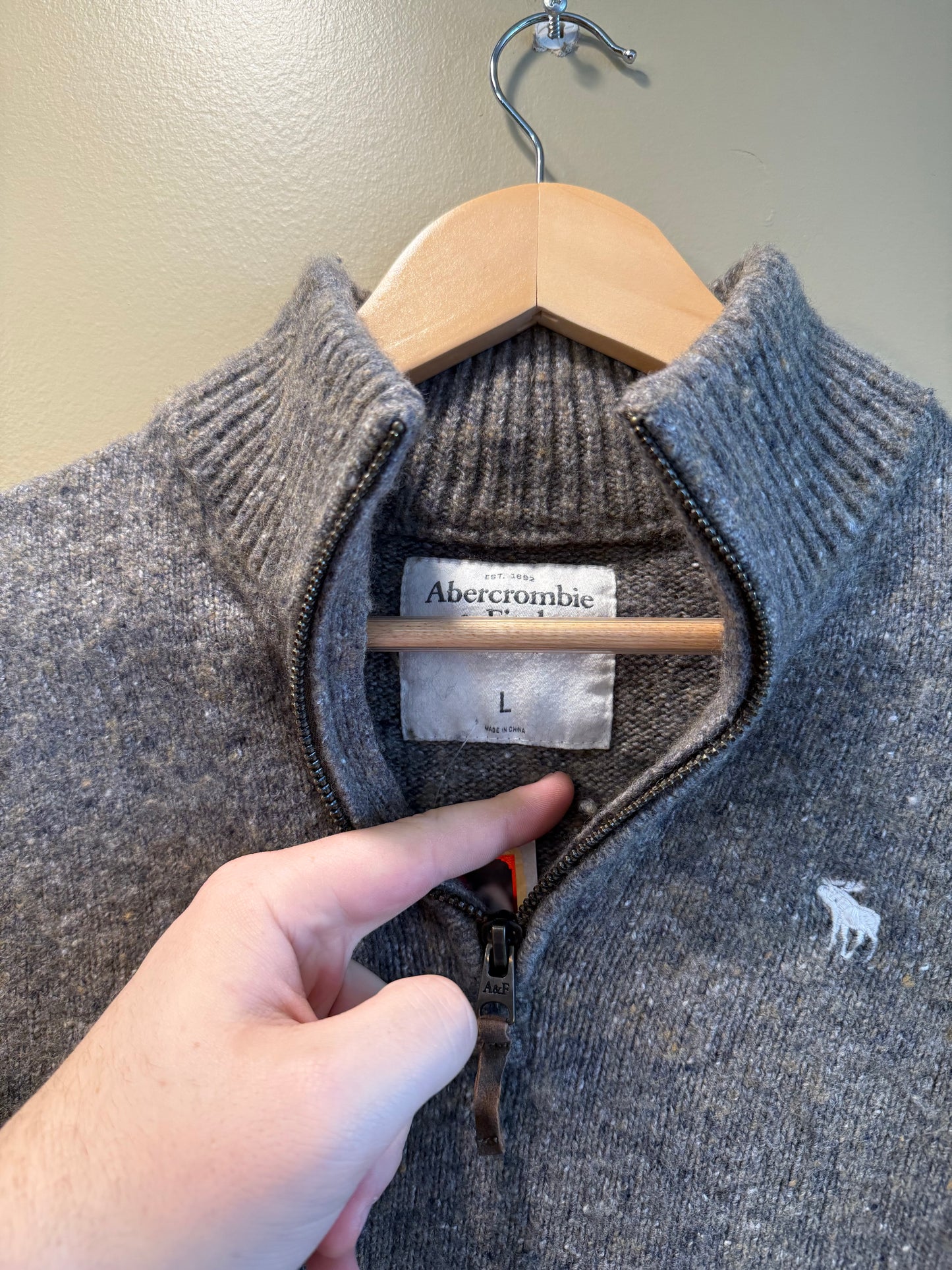 Vintage Y2K Abercrombie & Fitch Gray Quarter-Zip Sweater- M