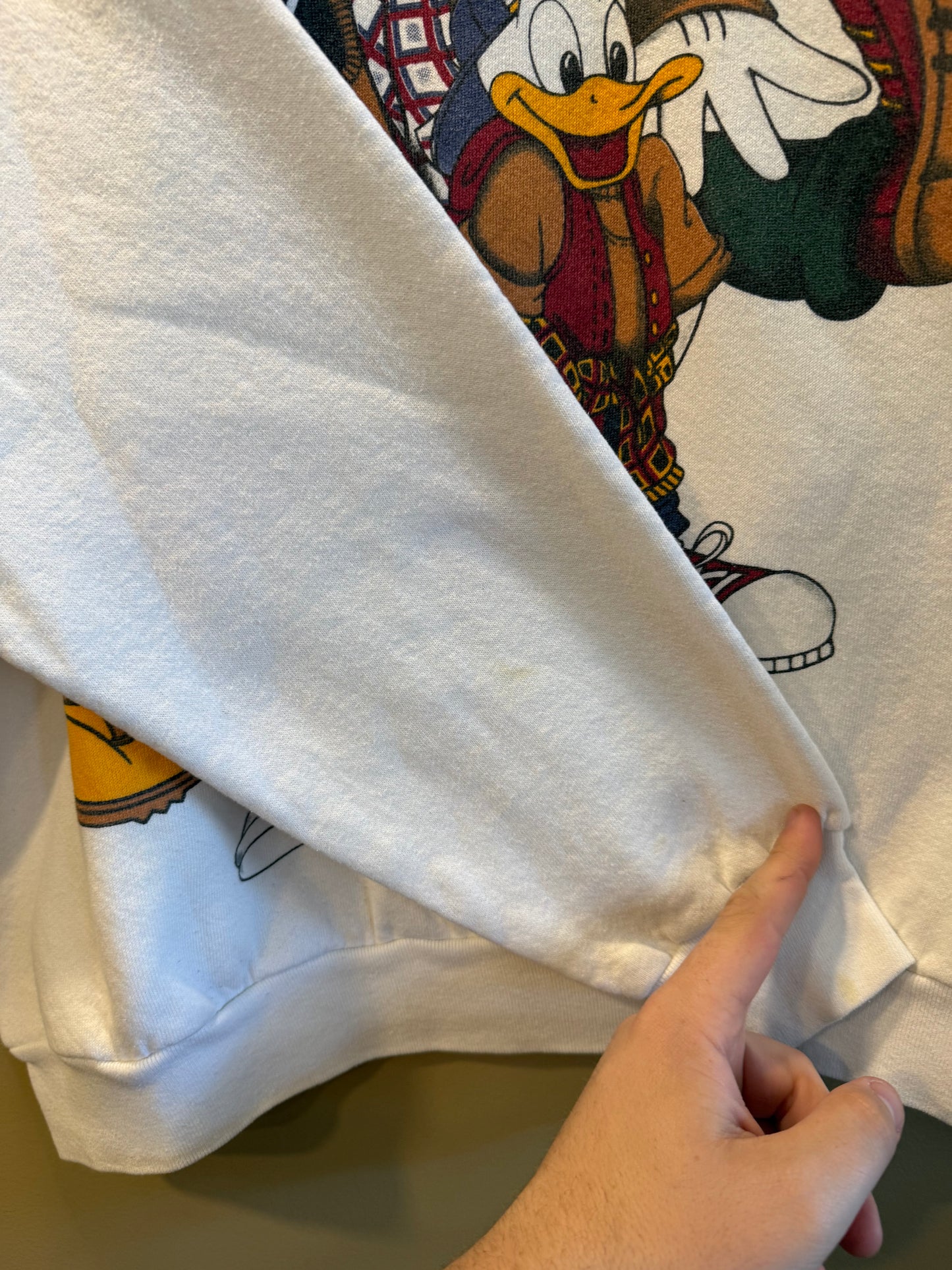Vintage Disney 90s Streetwear Characters Crewneck Sweatshirt- L