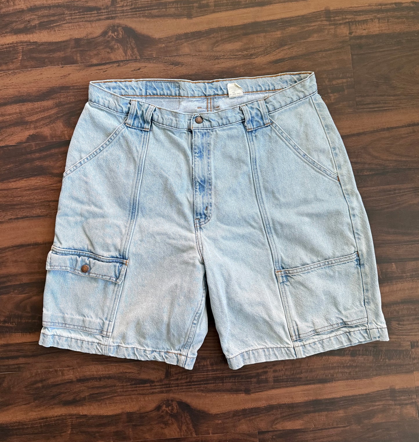 Vintage Levi’s 560 Orange Tab Light Wash Cargo Denim Jean Shorts- 34