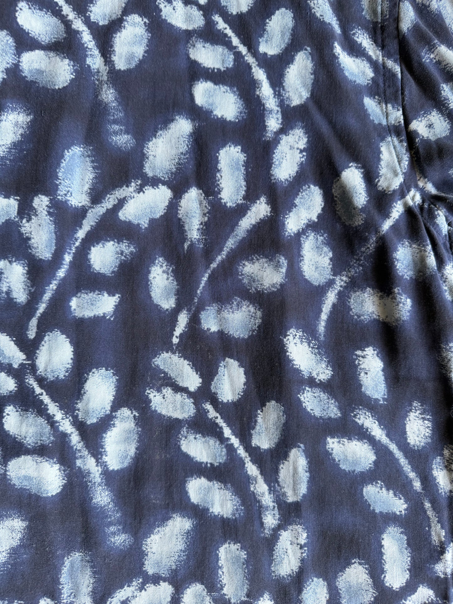 Vintage Perry Ellis 100% Silk Blue Floral Patterned Button-Up Shirt- M