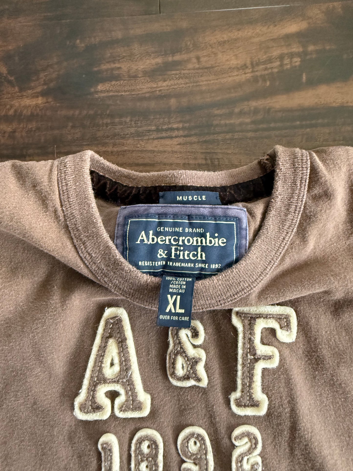 Vintage Abercrombie & Fitch Y2K Embossed Brown T-Shirt- M
