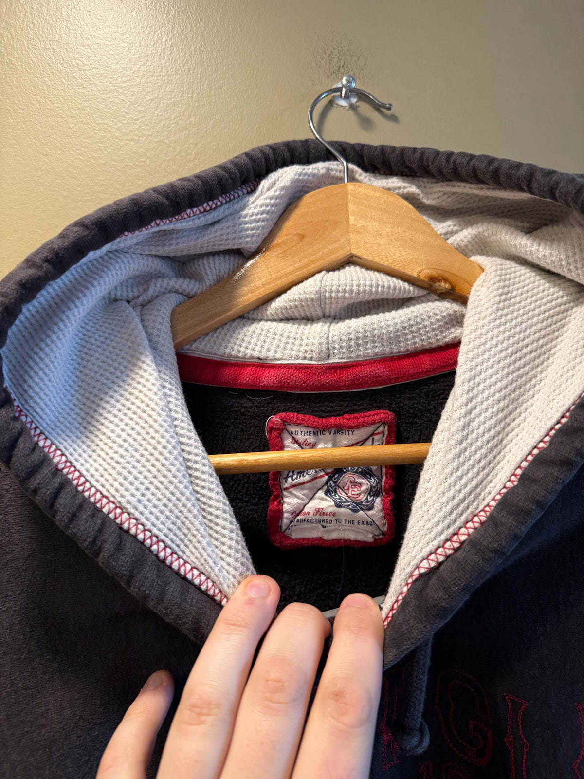 Vintage Y2K American Eagle Black and Red Hoodie Sweatshirt - L