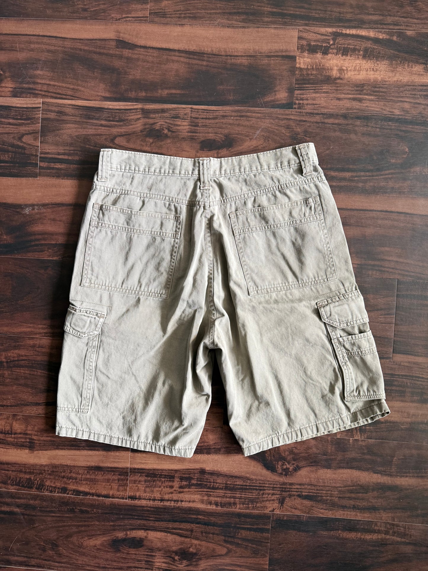 Vintage Wrangler Gray Cargo Shorts- 32