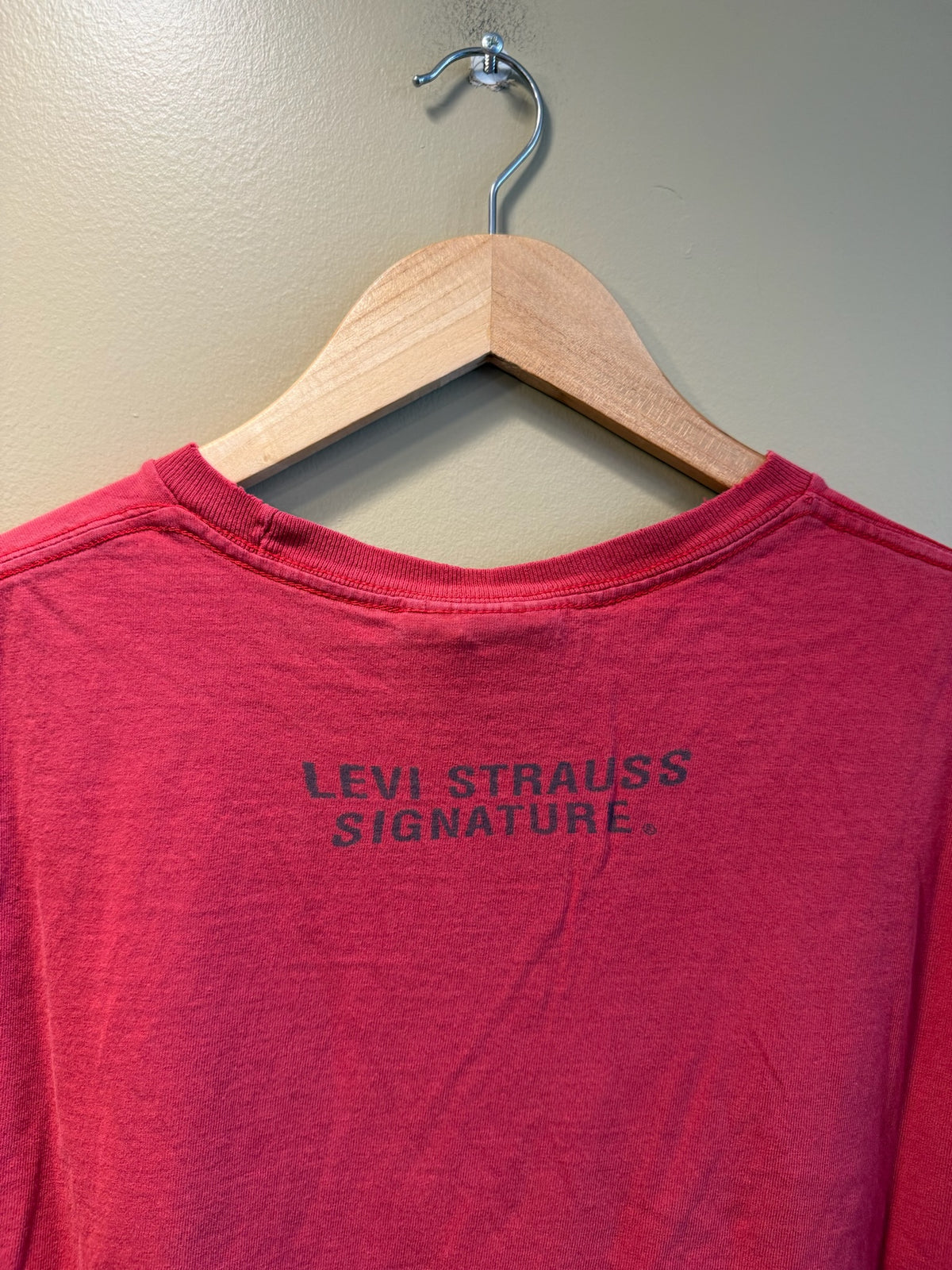 Vintage Levi Strauss Signature Red Poker Distressed T-Shirt - L