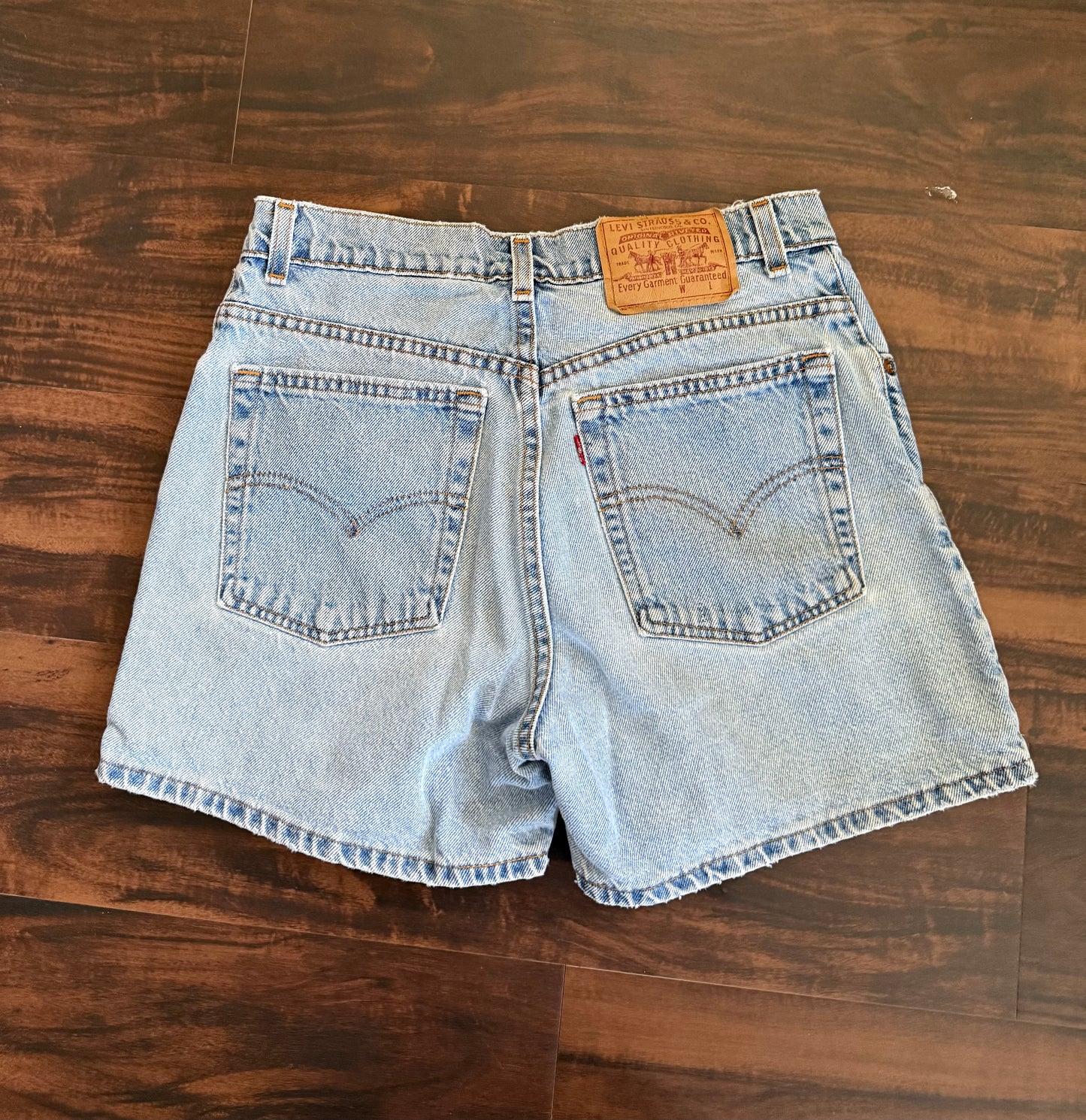 Vintage Levi’s Women’s Denim Jean Shorts- 27