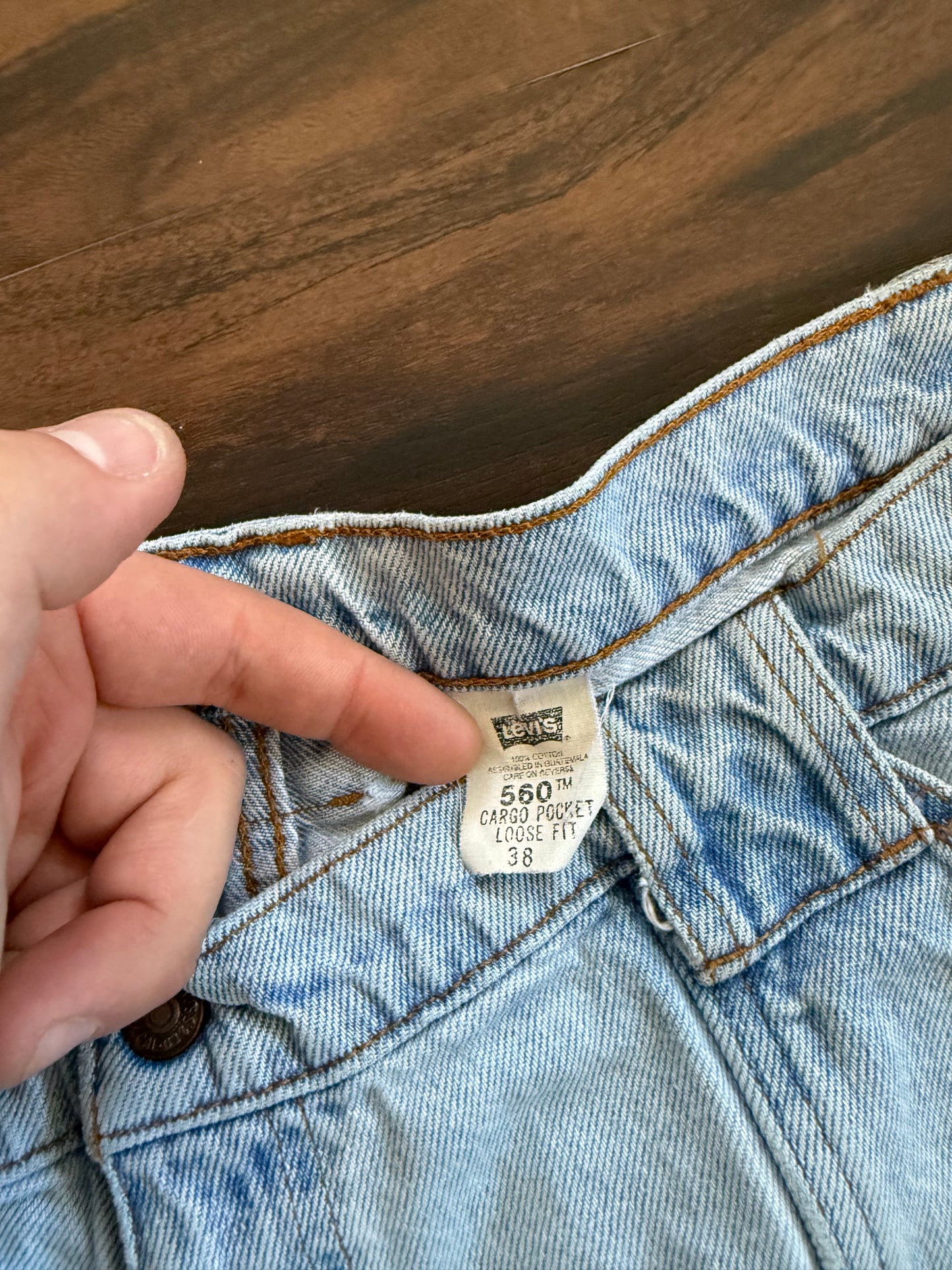Vintage Levi’s 560 Orange Tab Light Wash Cargo Denim Jean Shorts- 34