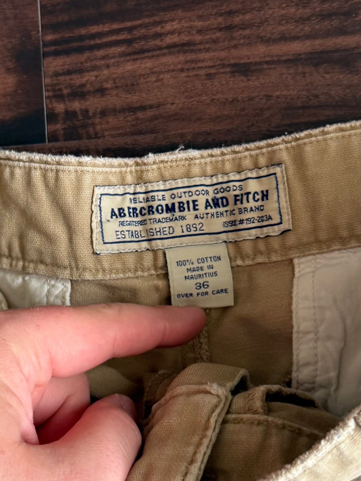 Vintage Abercrombie & Fitch Tan Cotton Canvas Baggy Fit Cargo Shorts- 38