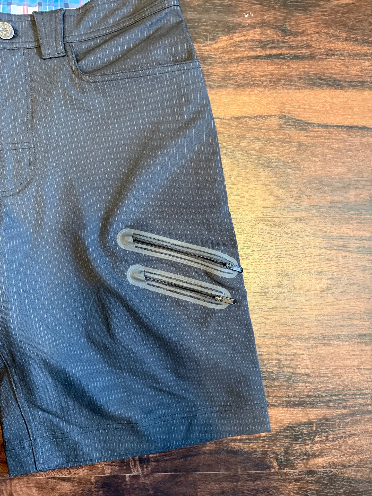 Lululemon Black Casual Zipper Shorts- 33