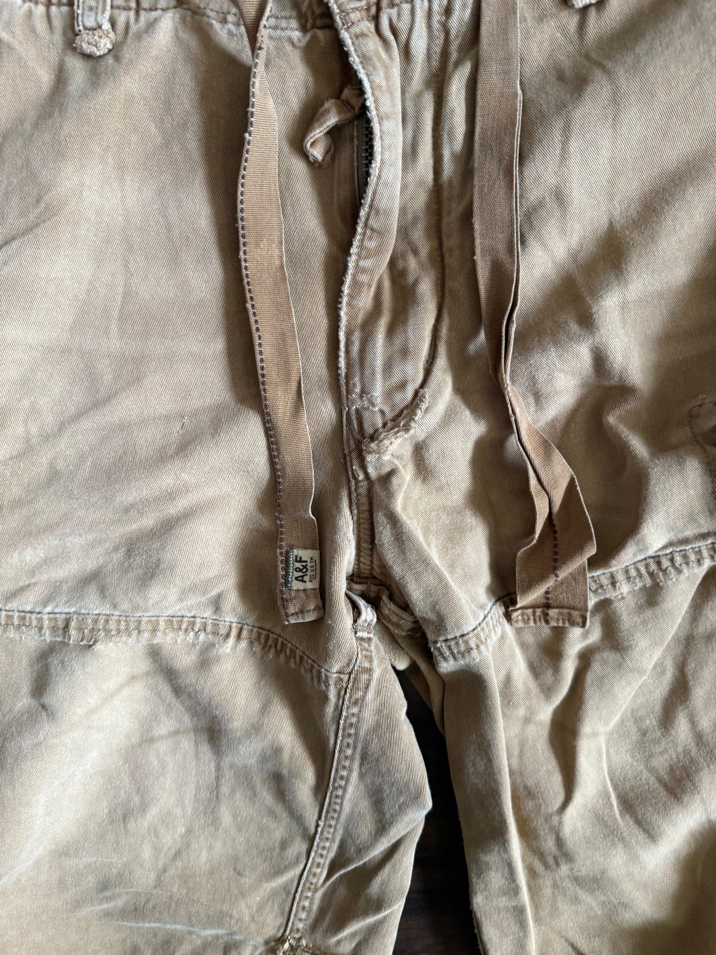Vintage Y2K Abercrombie & Fitch Brown Distressed Baggy Fit Cargo Shorts- 34