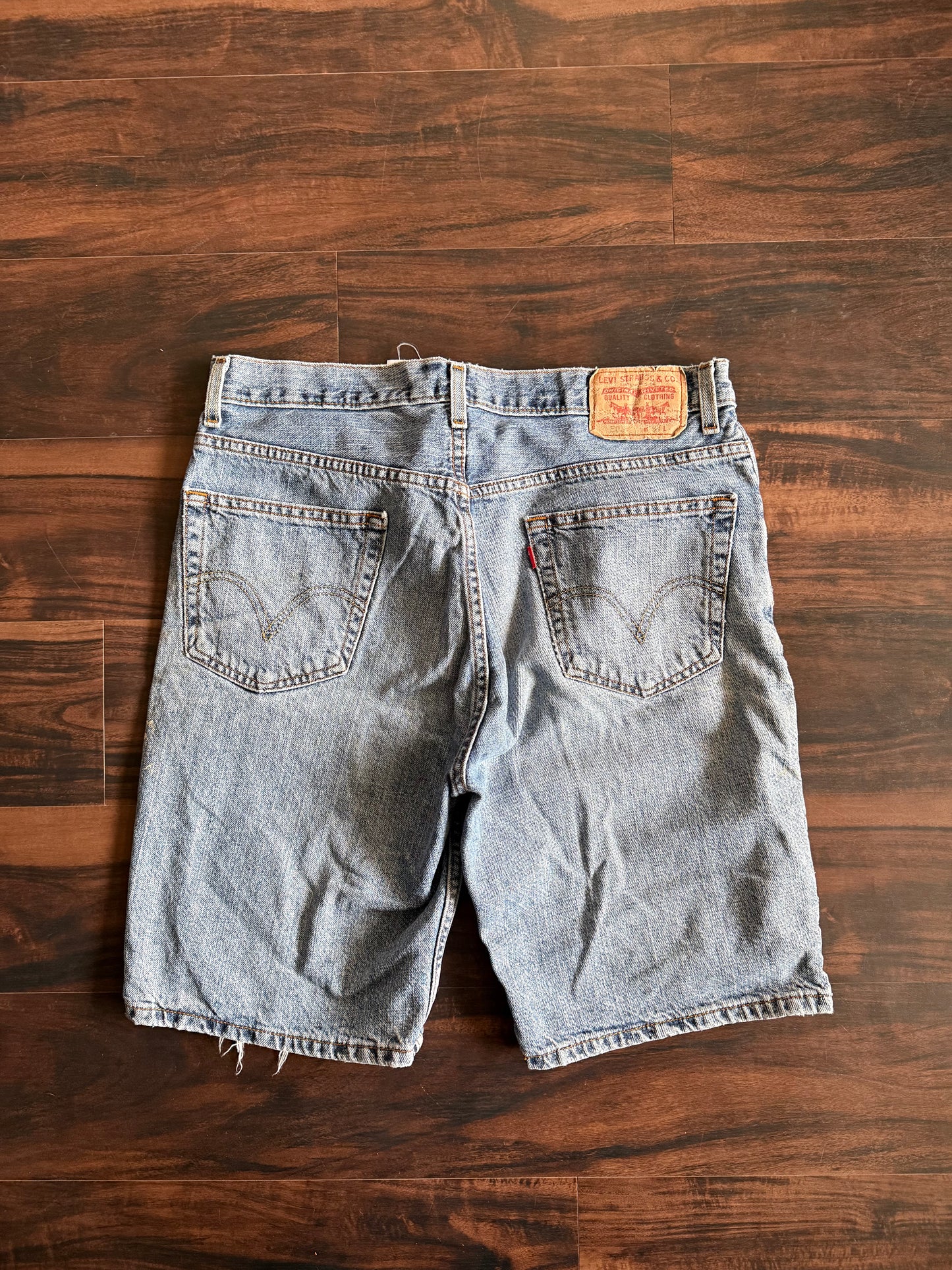 Vintage Levi’s 505 Distressed Light Wash Denim Jean Shorts- 34