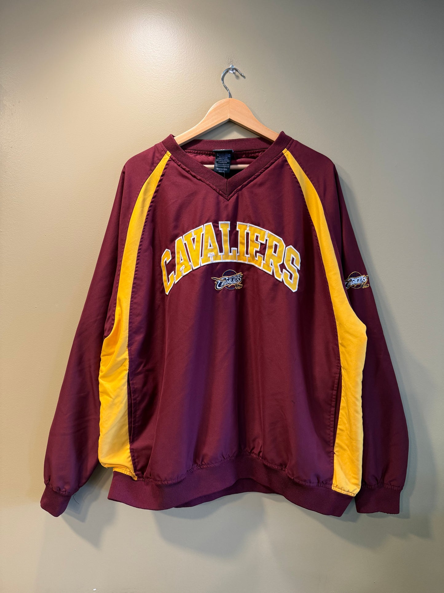 Vintage Cleveland Cavaliers NBA Red Crewneck Windbreaker- XL/XXL