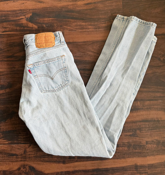 Vintage Levi’s 501 Light Wash Denim Jeans- 27x32