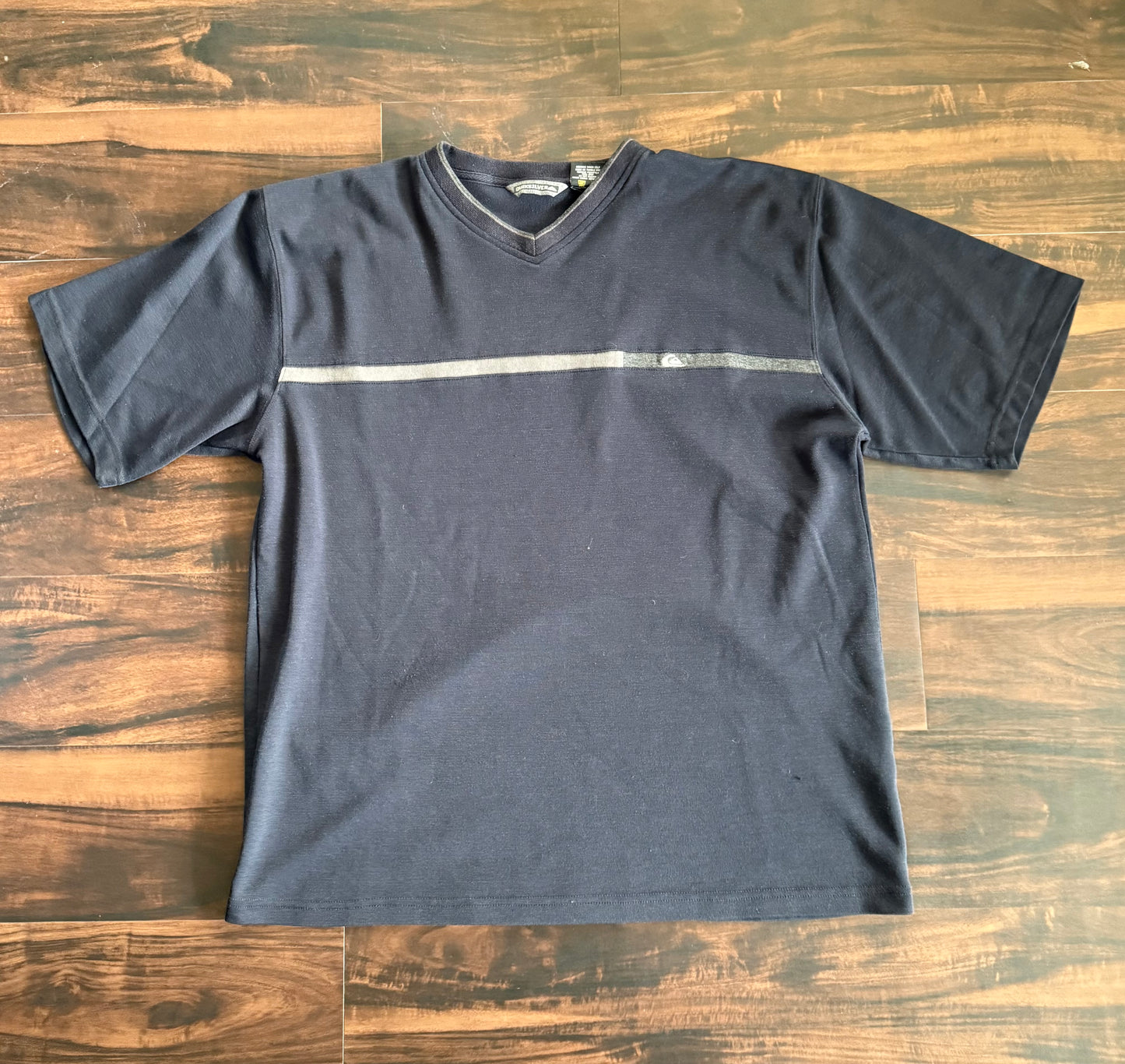 Vintage QuikSilver Y2K Surfwear Embroidered T-Shirt- XL