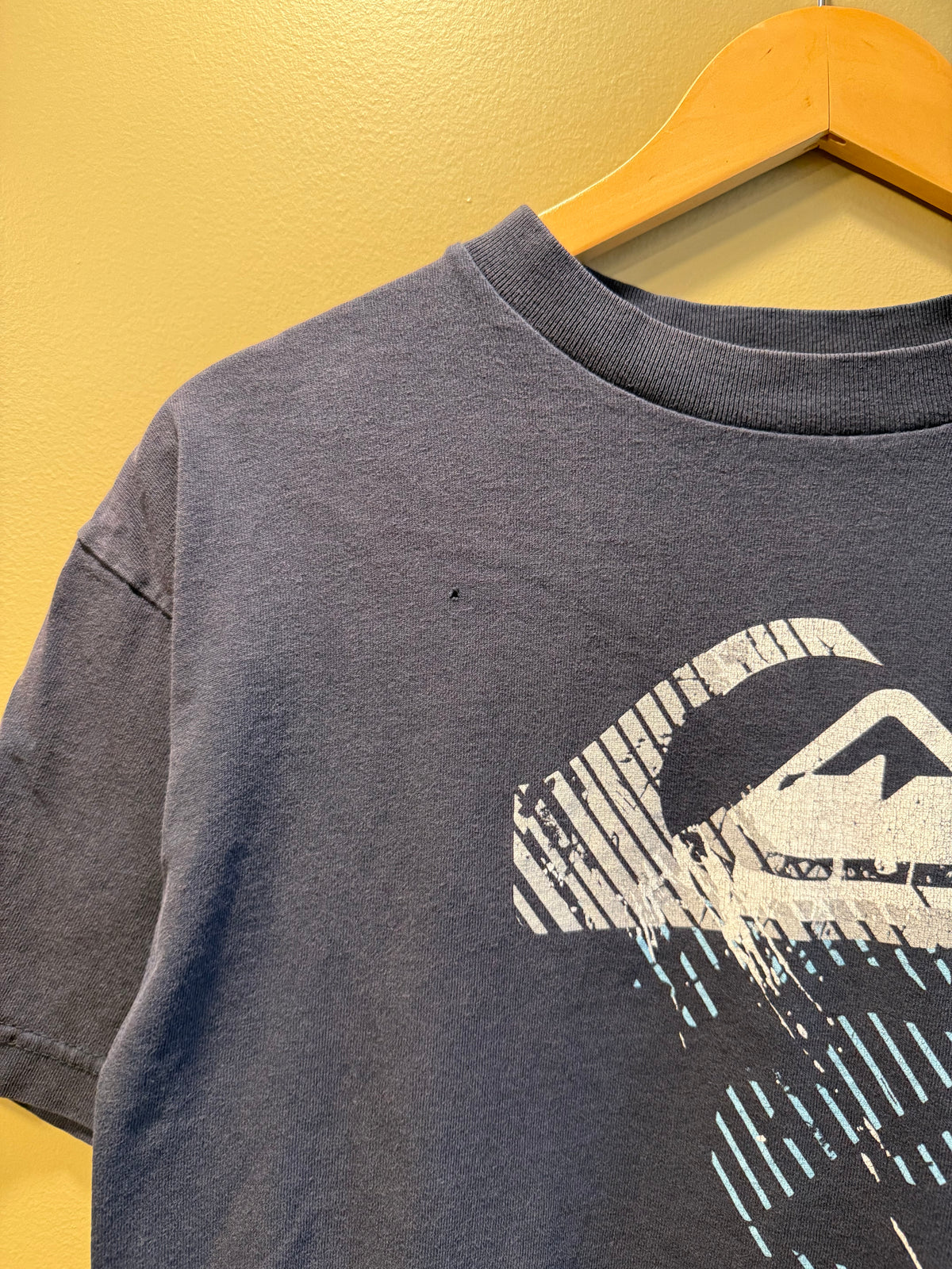 Vintage Quiksilver Navy Blue Shadow Print T-Shirt- M