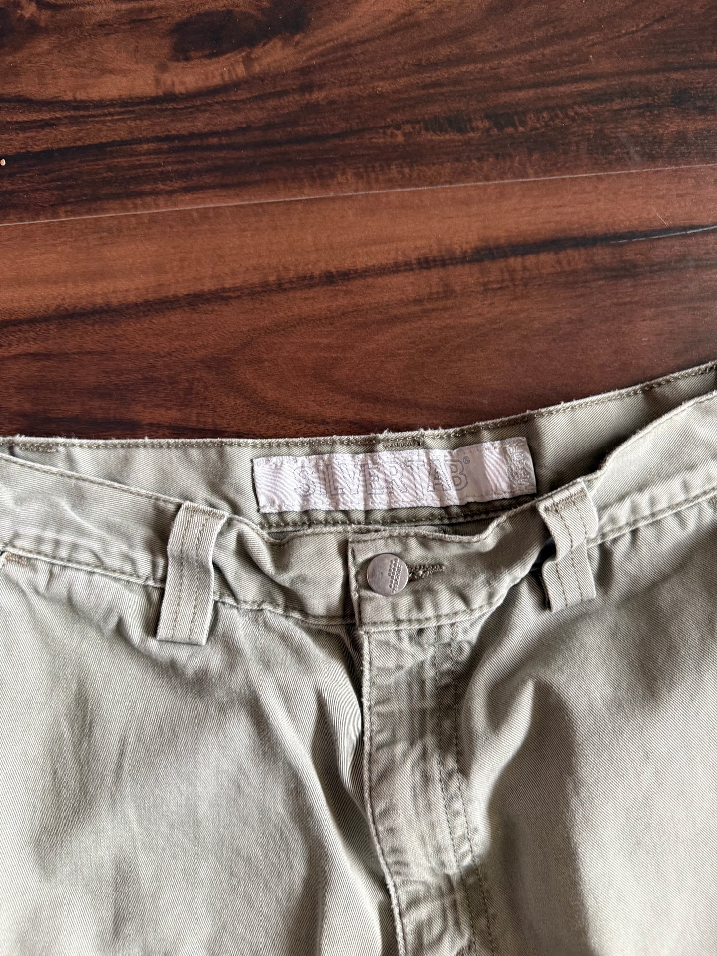 Vintage Y2K Levi’s Silvertab Gray Cargo Shorts- 33