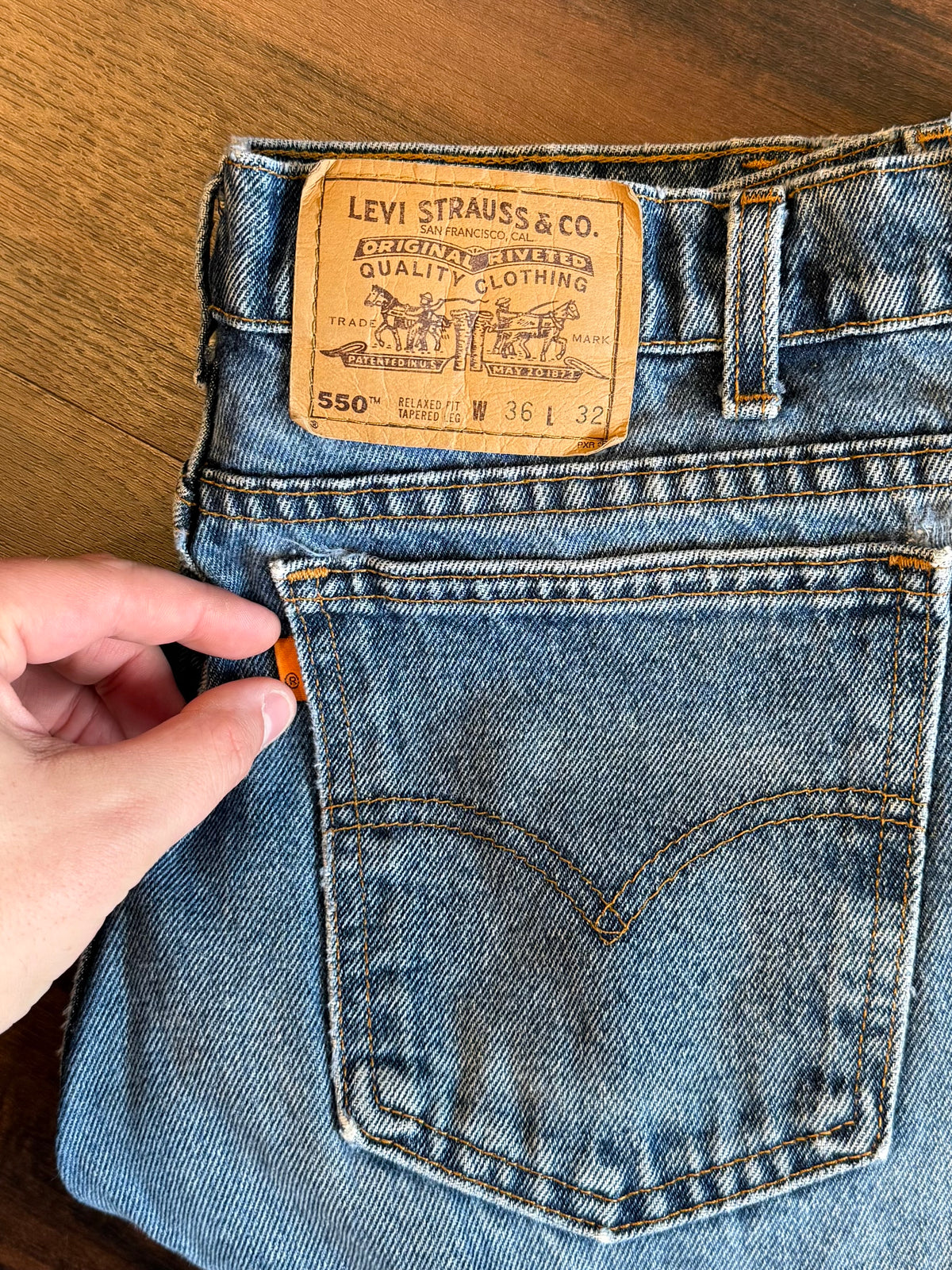Vintage Levi’s 550 Orange Tab Light Wash Denim Jeans- 34x32