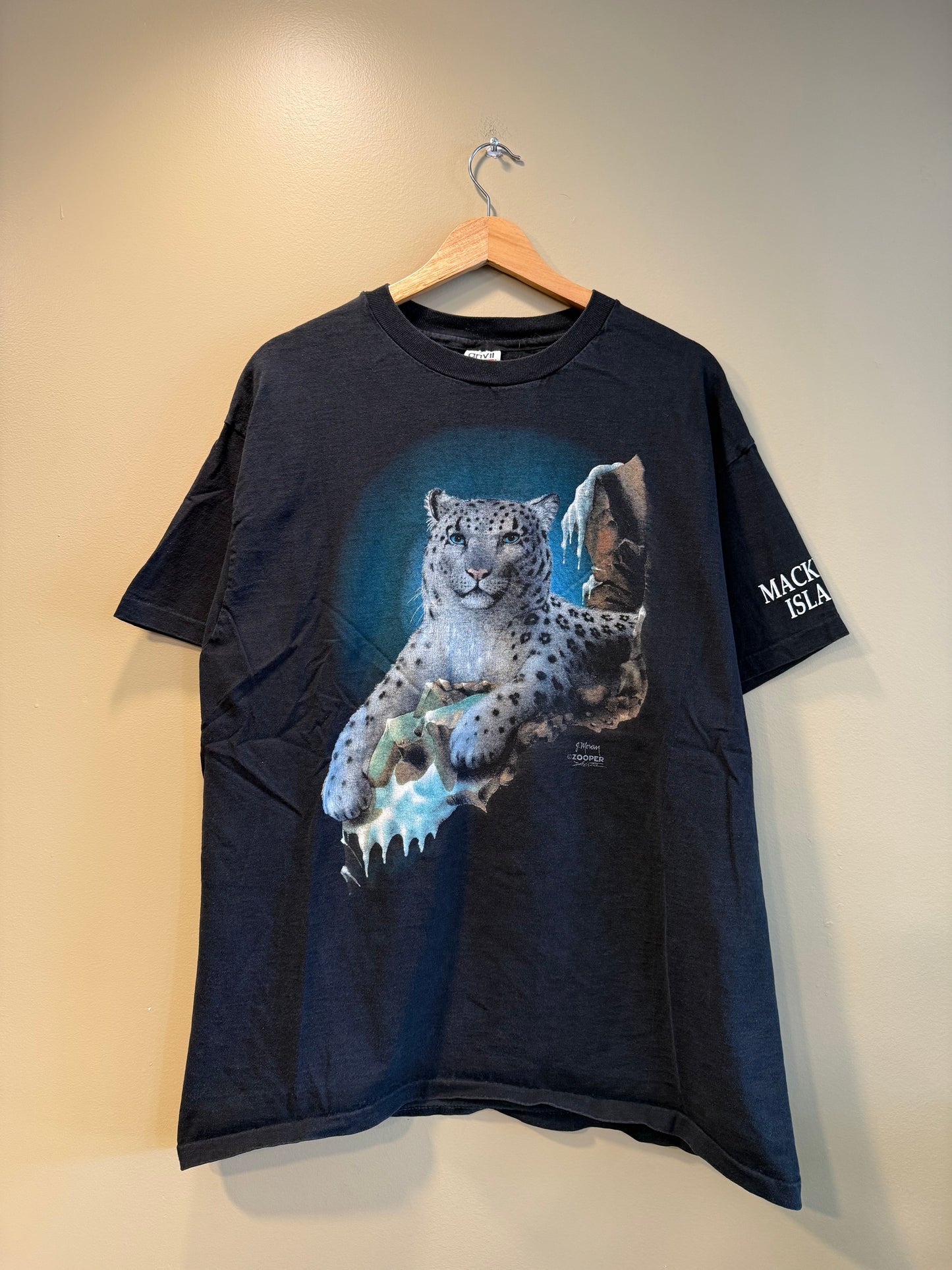 Vintage Snow Leopard Nature Black T-Shirt- XL