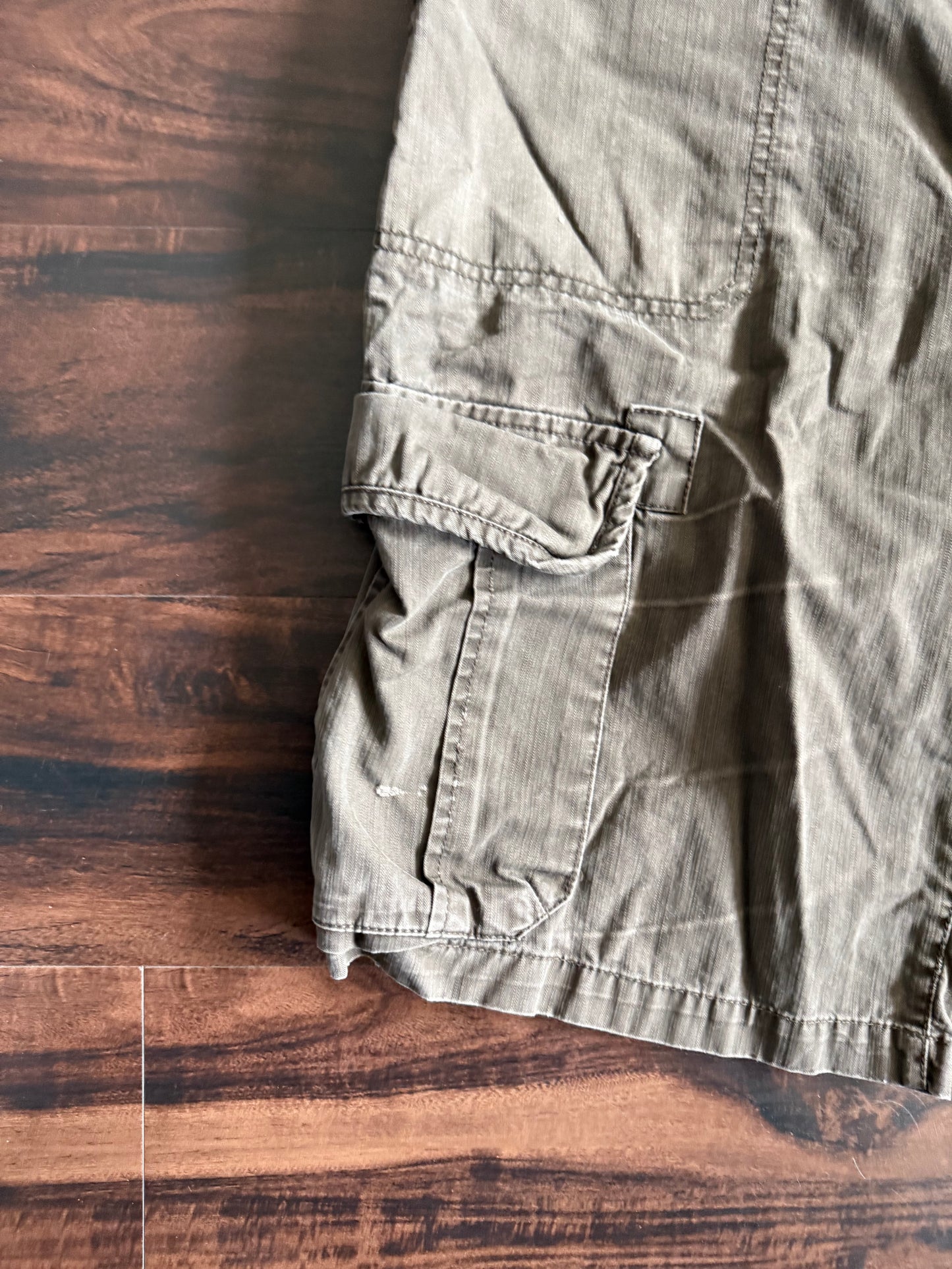 Vintage Y2K Denver Hayes Dark Brown Cargo Shorts- 34