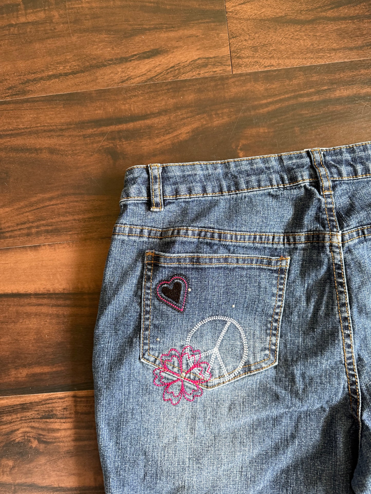 Vintage Y2K Total Girl Embroidered Denim Capri Shorts- 34