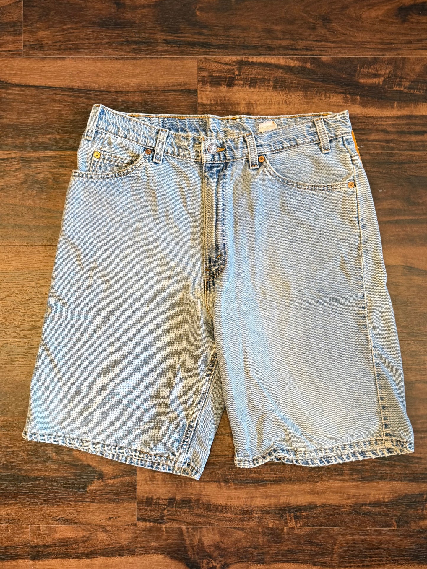 Vintage Levi’s White Tab Light Wash Denim Jean Shorts- 33