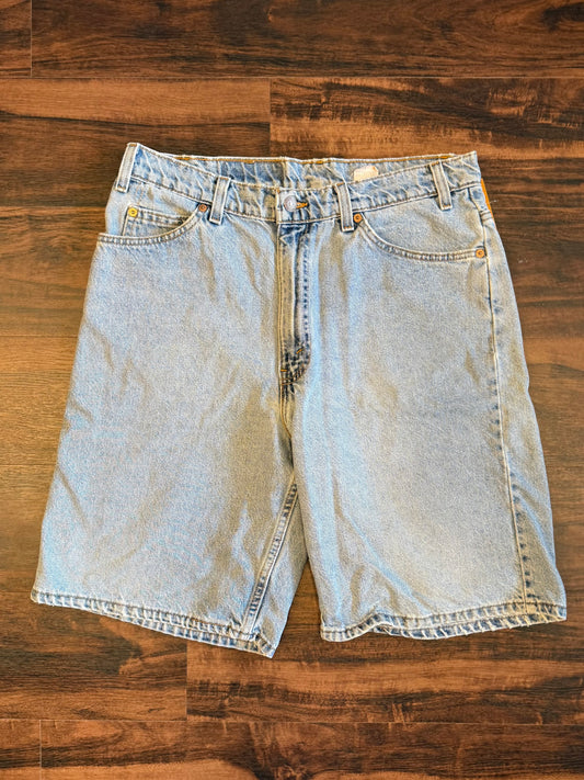 Vintage Levi’s White Tab Light Wash Denim Jean Shorts- 33
