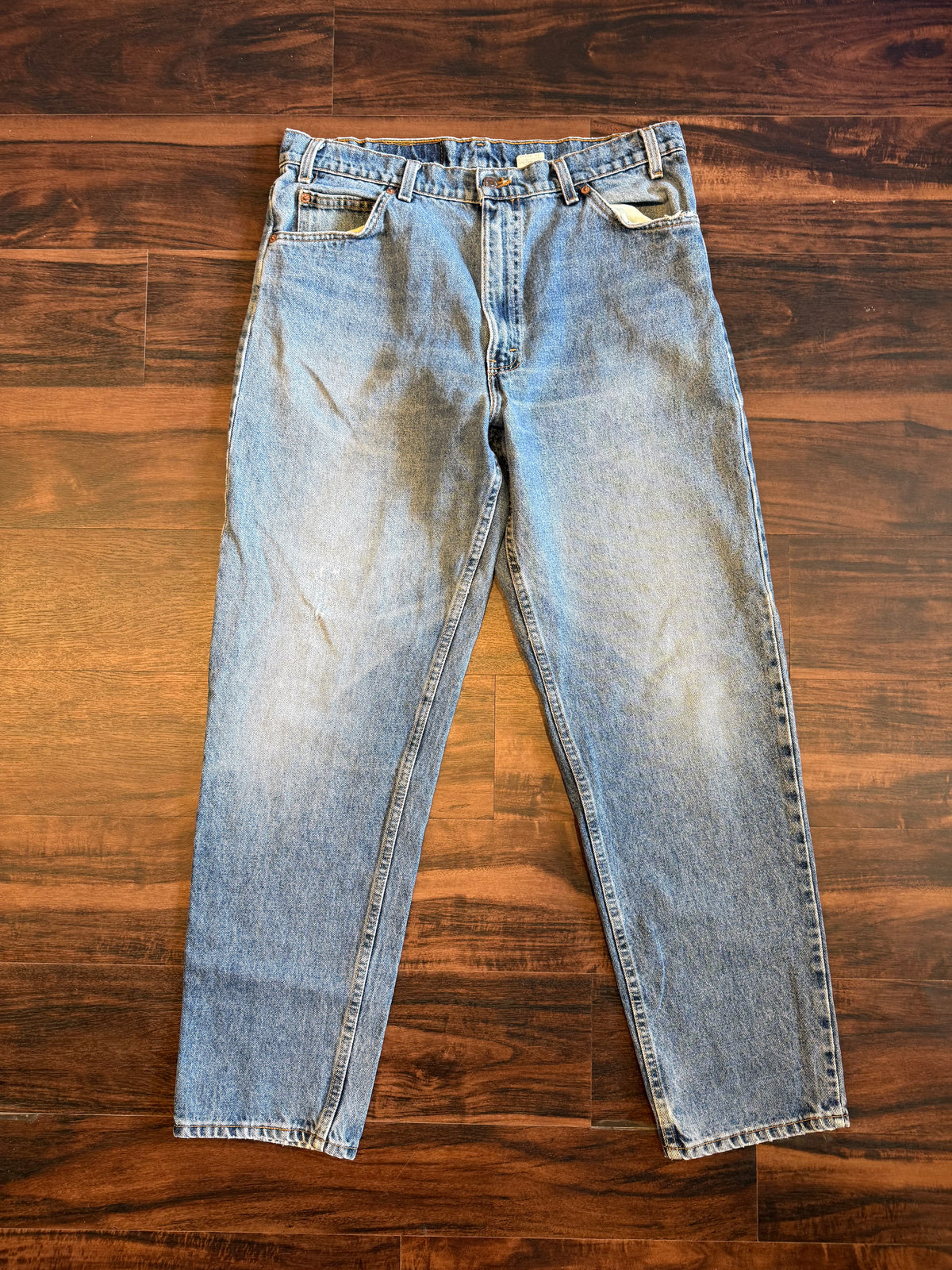 Vintage Levi’s 550 Orange Tab Light Wash Denim Jeans- 34x32