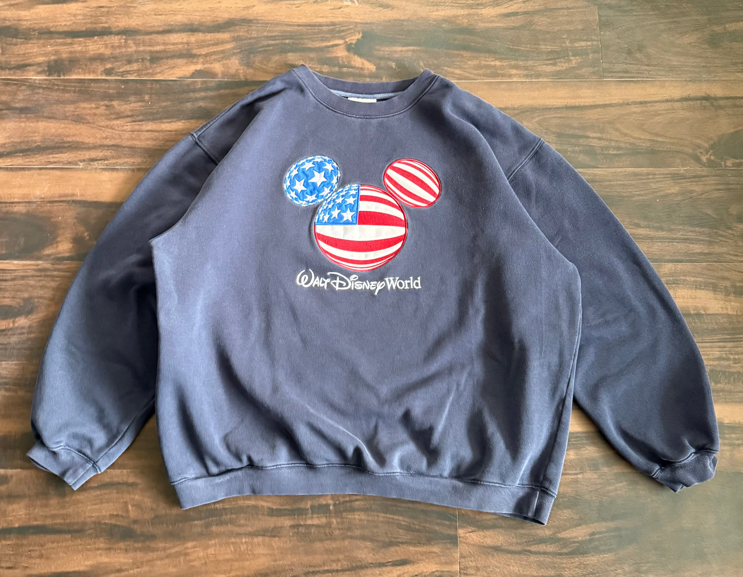 Vintage Walt Disney World Mickey Mouse USA Crewneck Sweatshirt- XL