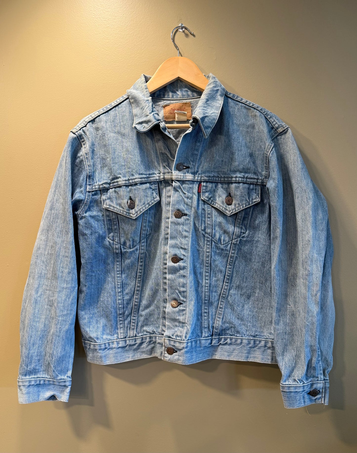 Vintage Levi’s Light Wash Denim Jacket- M