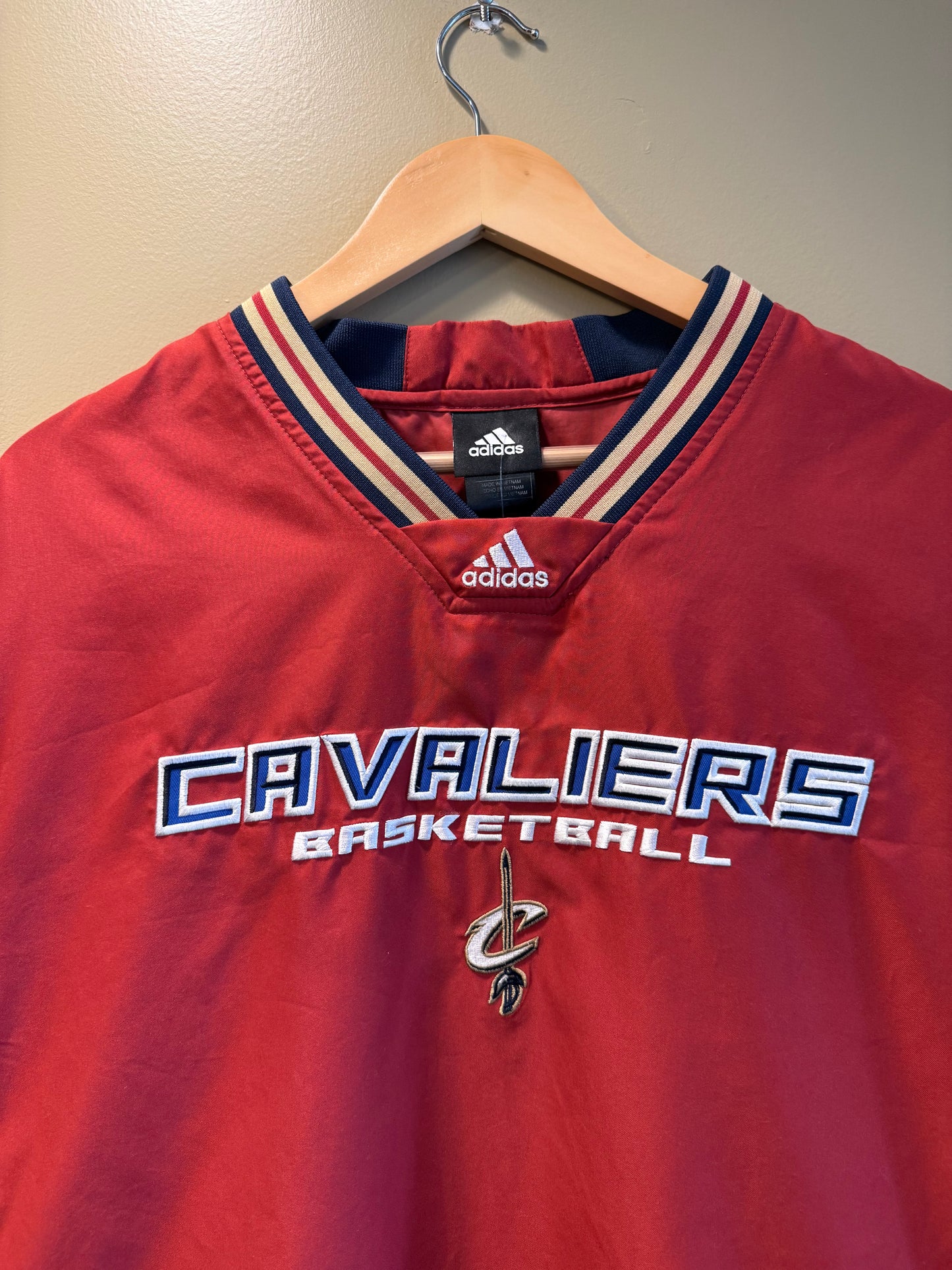 Vintage Adidas Cleveland Cavaliers NBA Red Crewneck Windbreaker- XL