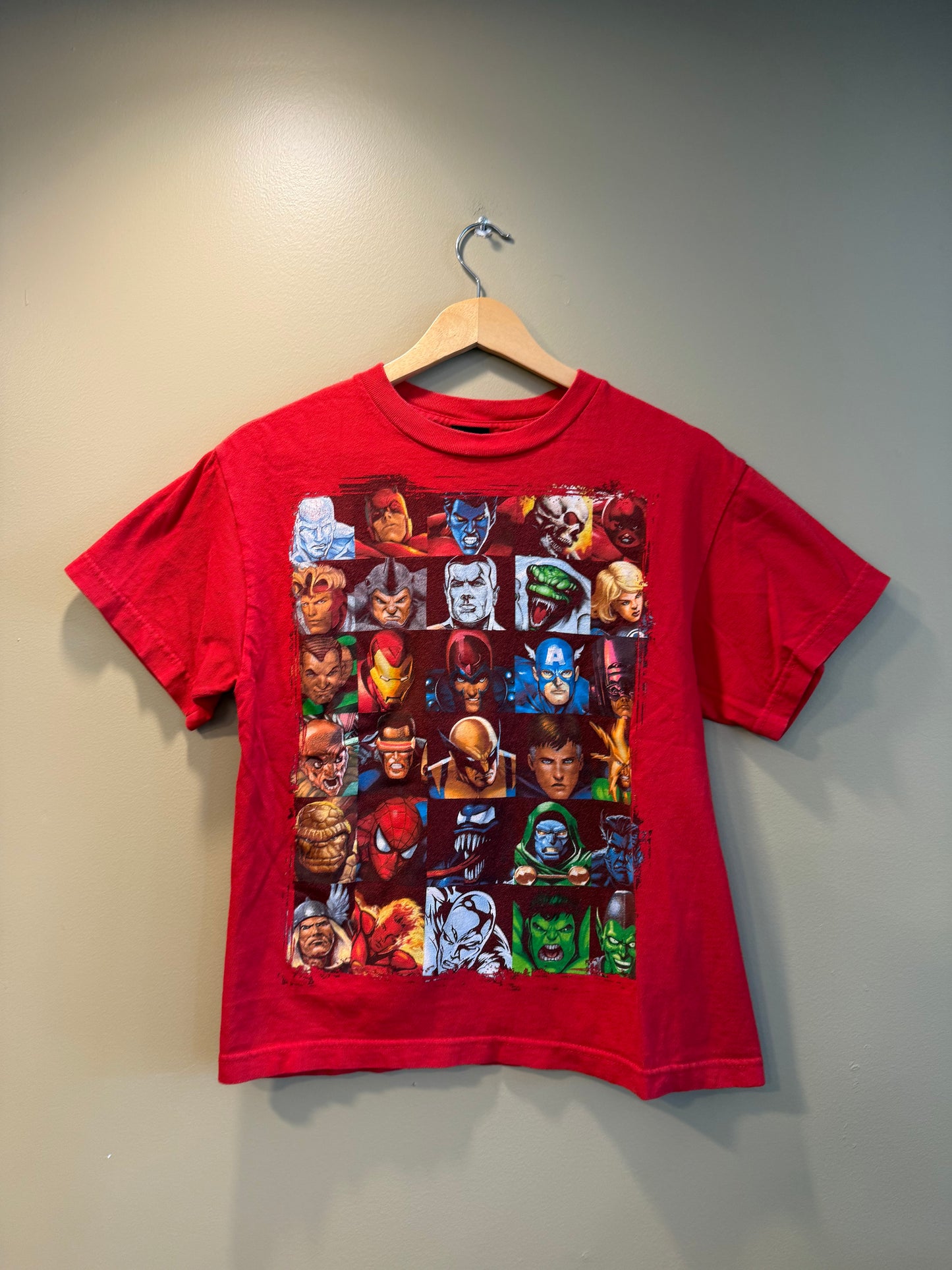 Vintage Y2K Marvel Comics Red T-Shirt- S/M