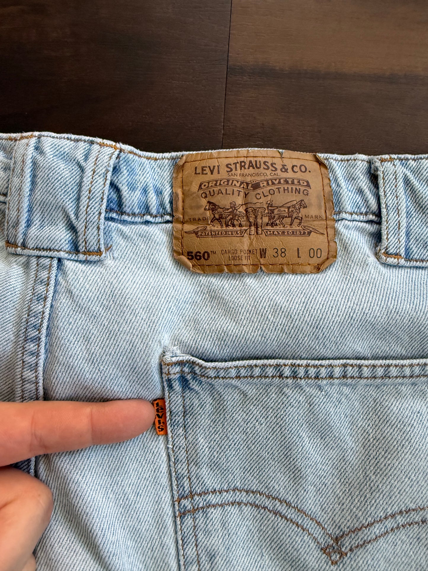 Vintage Levi’s 560 Orange Tab Light Wash Cargo Denim Jean Shorts- 34