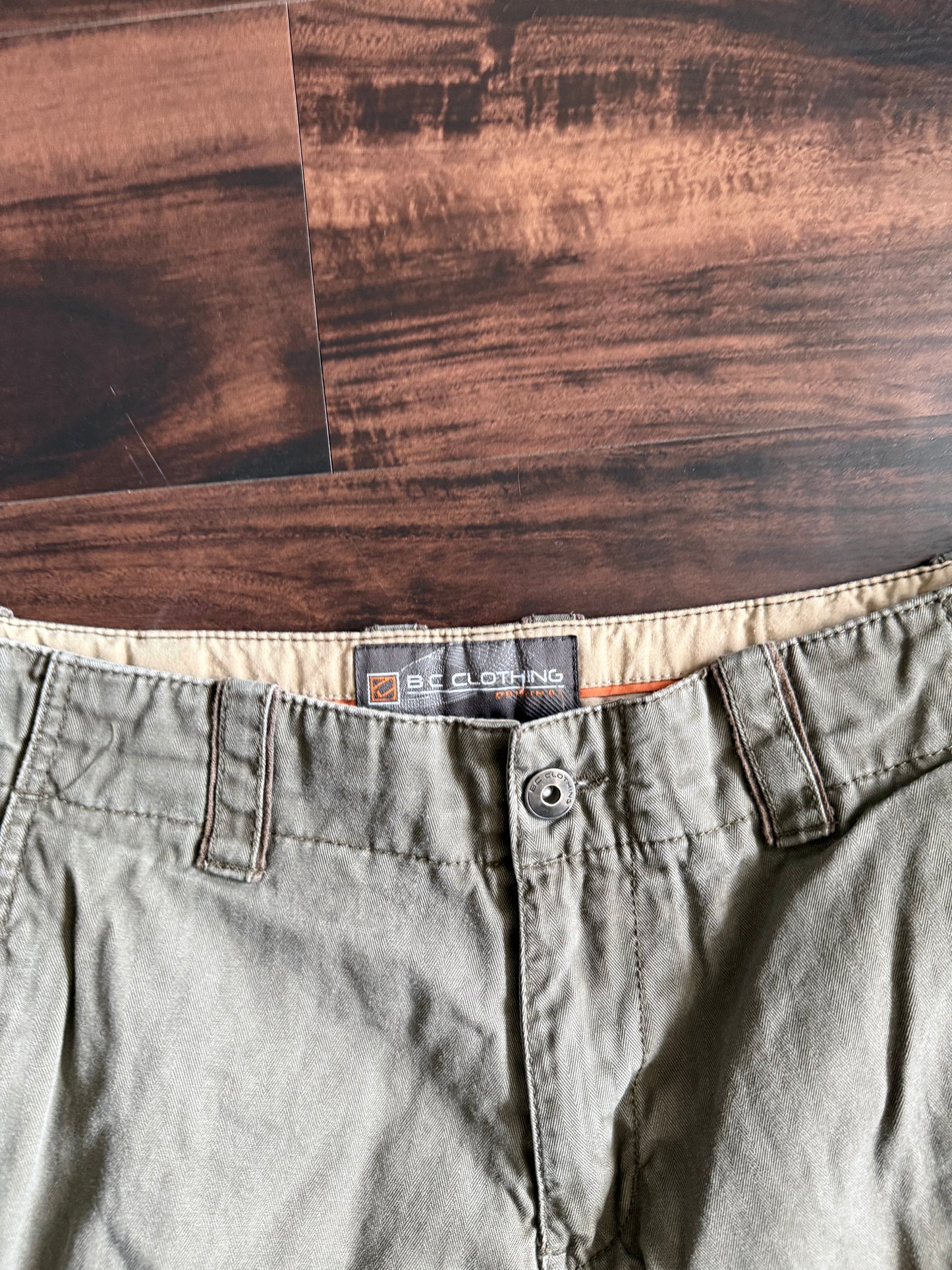 Vintage Y2K BC Clothing Outdoors Cargo Shorts- 32