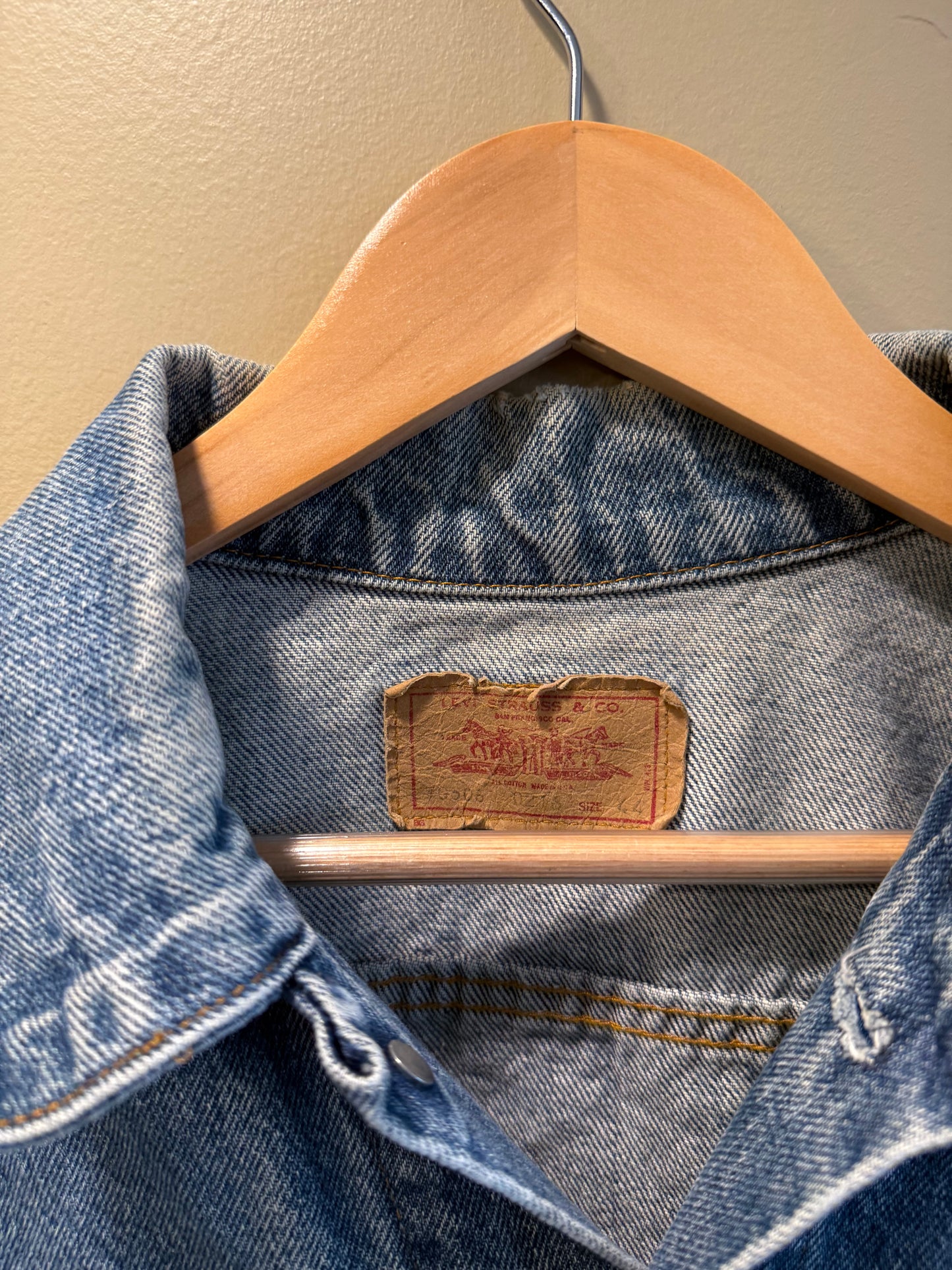 Vintage Levi’s Trucker Style Denim Jacket- S/M