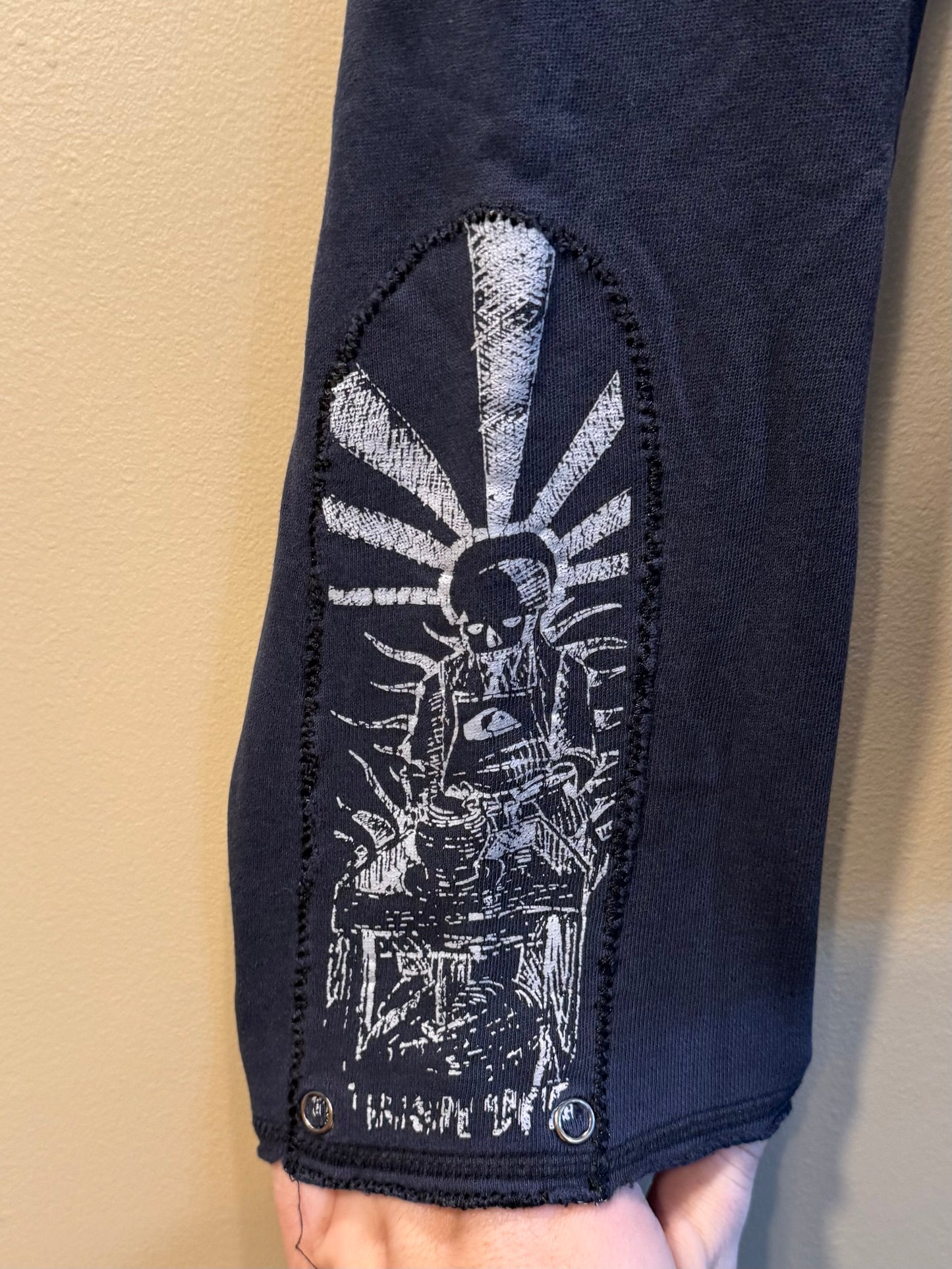 Vintage Quiksilver Black Gothic Zip-Up Hoodie Sweatshirt- L
