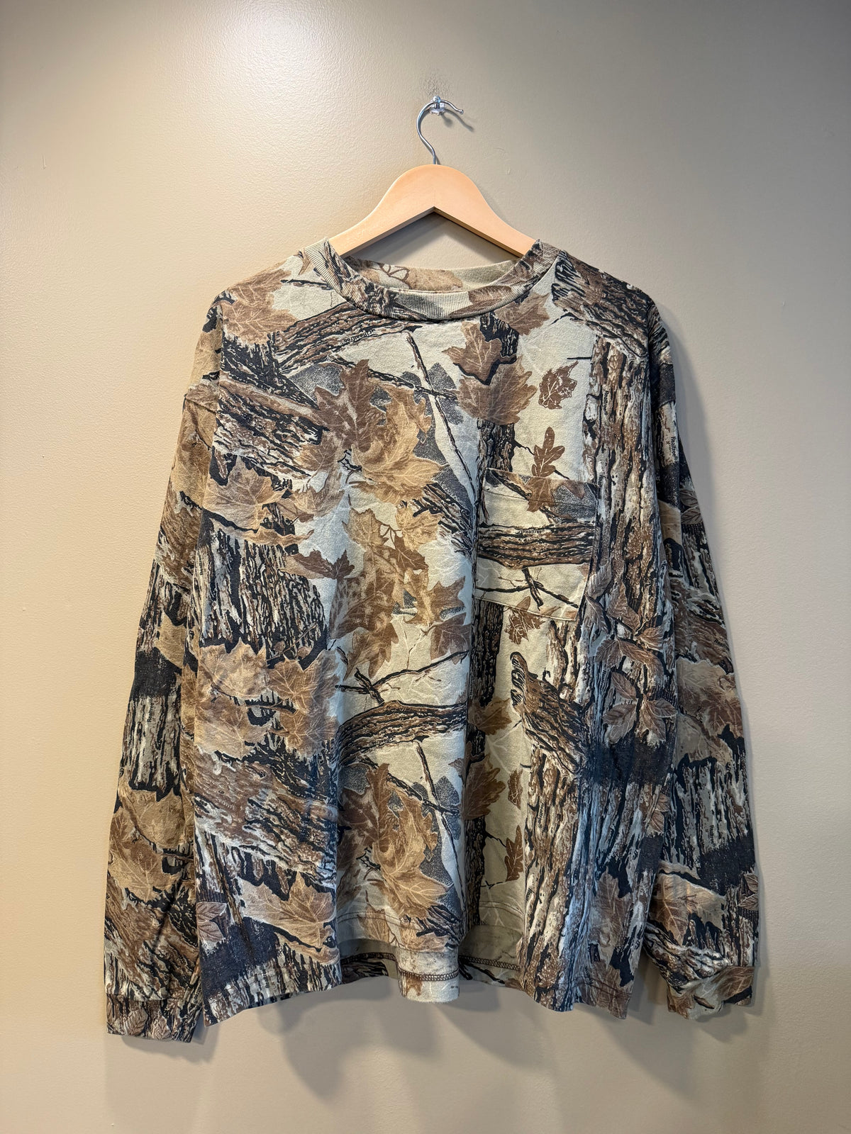 Vintage RealTree Camo Long-Sleeve Pocket T-Shirt- XL