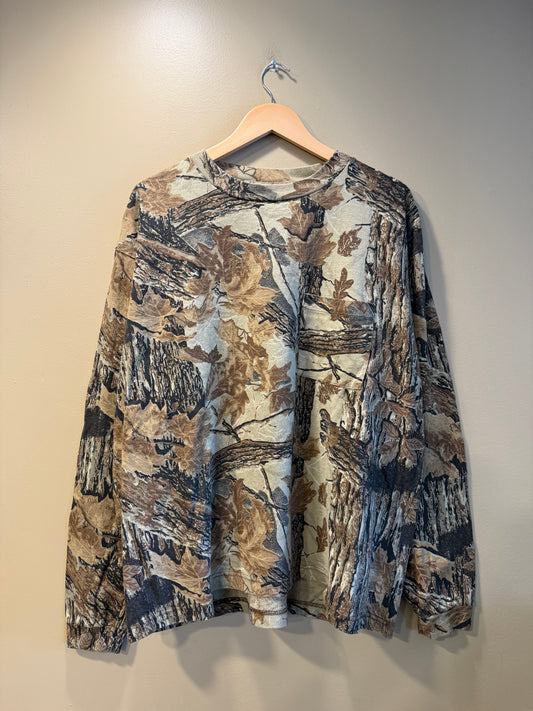 Vintage RealTree Camo Long-Sleeve Pocket T-Shirt- XL