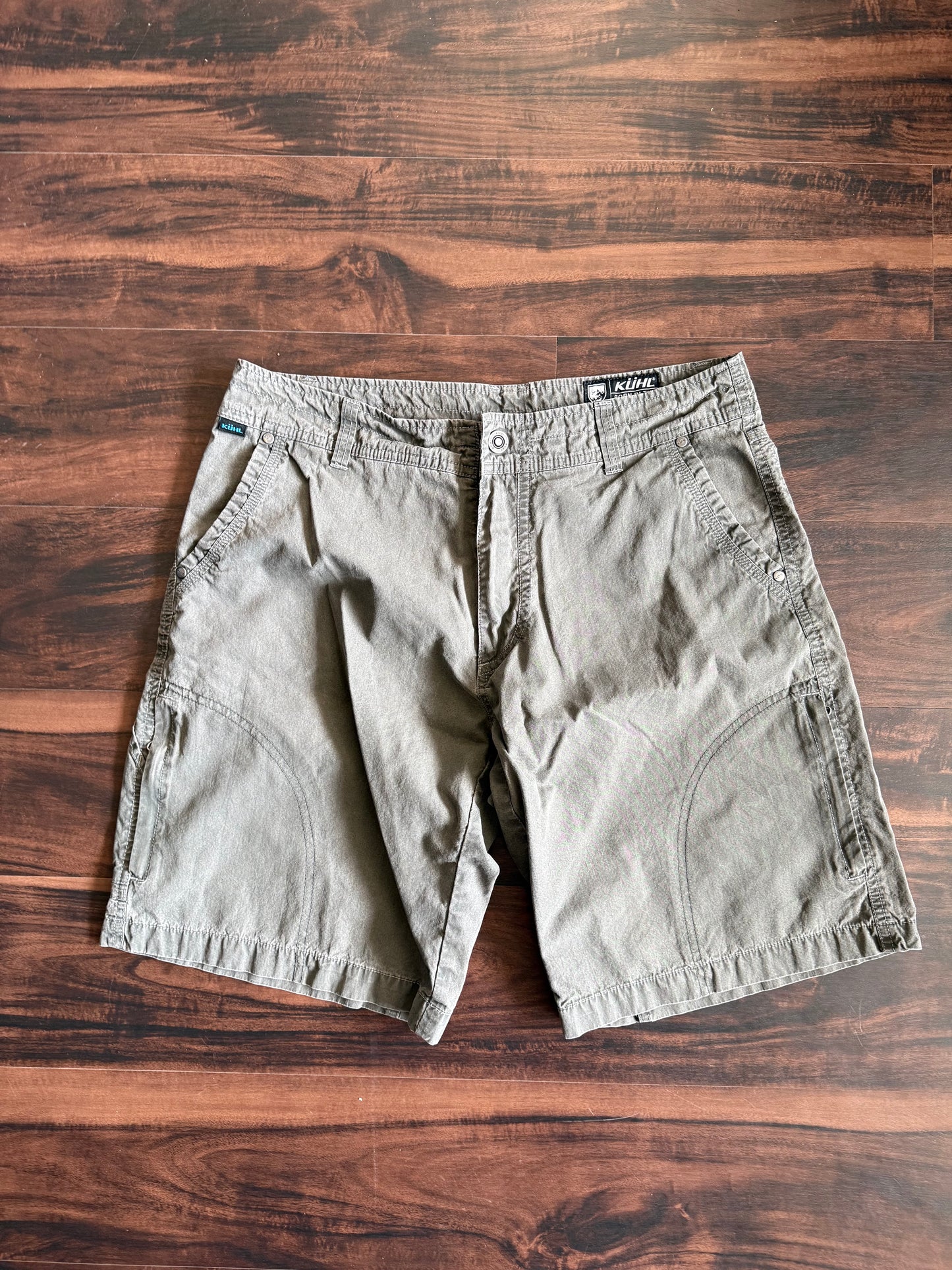 Vintage Kuhl Dark Green Outdoorsy Shorts- 33
