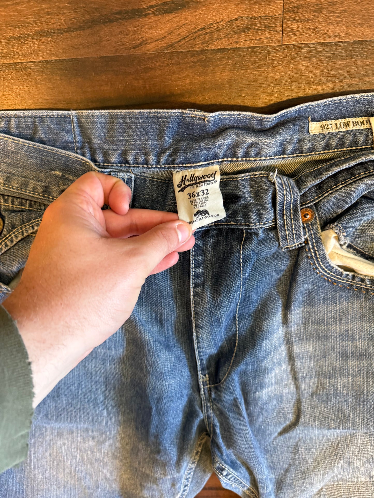 Vintage Hollywood Streetwear Boot Cut Distressed Jeans- 36x32