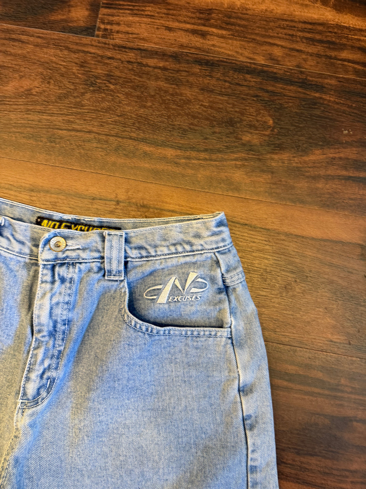 Vintage No Excuses Light Wash Riveted Denim Jean Shorts- 28